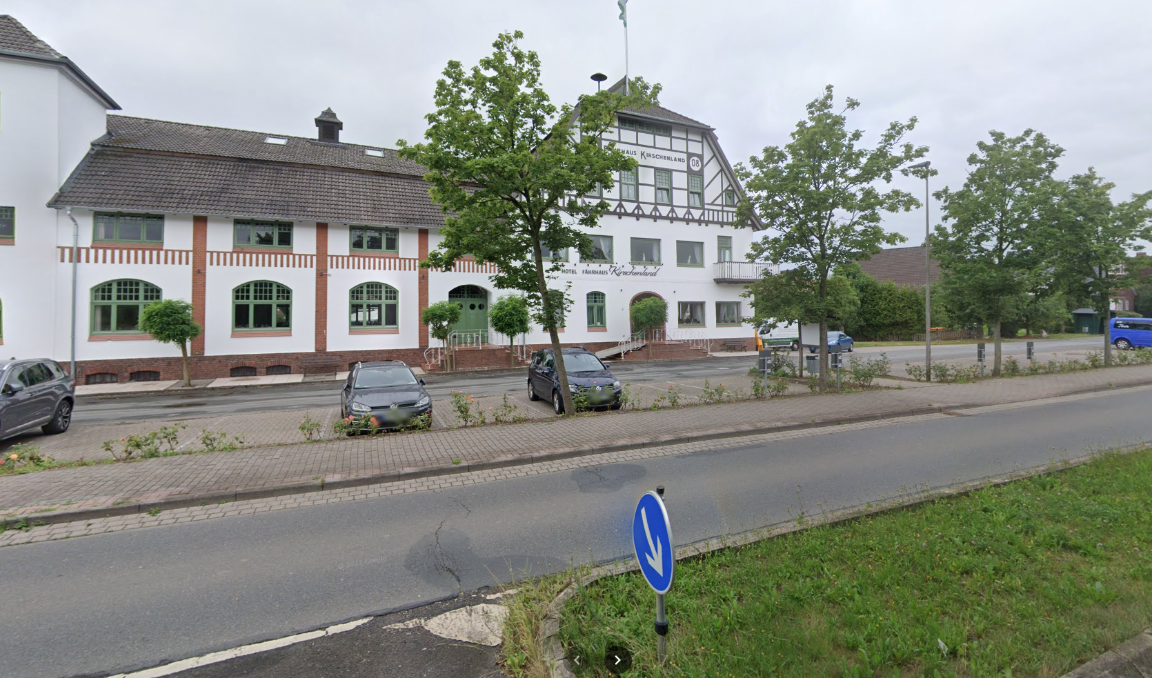 Vor dem „Fährhaus Kirschenland“ in Jork soll der Transporter-Fahrer ausgerastet sein (Archivbild).