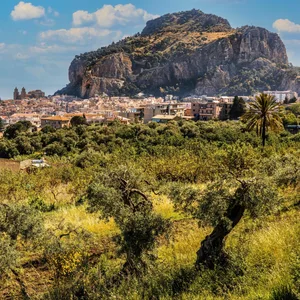 Landschaft bei Cefalù auf Sizilien.