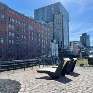 Neuer Platz am westlichen Bahnhofskanal und Kanalplatz in Harburg.