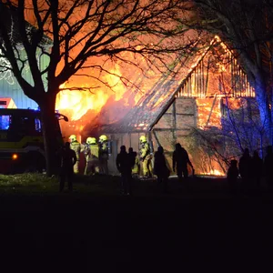 Flammen zerstörten den Großteil des Gebäudes.