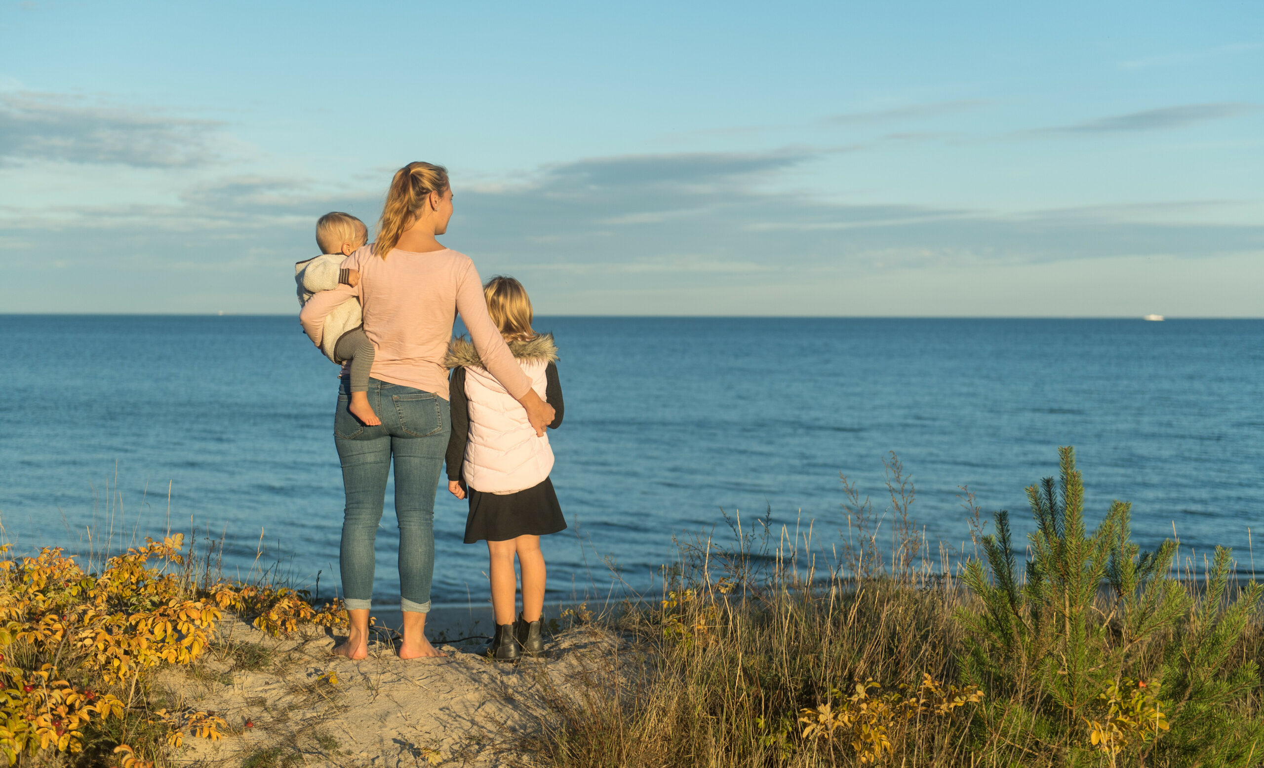 Aus einem Rosenkrieg zwischen den früheren Partnern sollte sich ein neues Mitglied in der Patchworkfamilie heraushalten - und vor den Kindern auf keinen Fall gegen den oder die Ex hetzen.