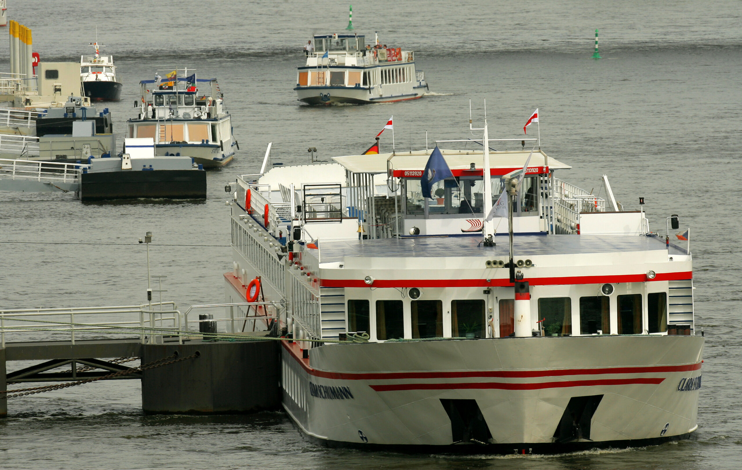 Flusskreuzfahrtschiff auf der Elbe in Magdeburg (Archivbild).