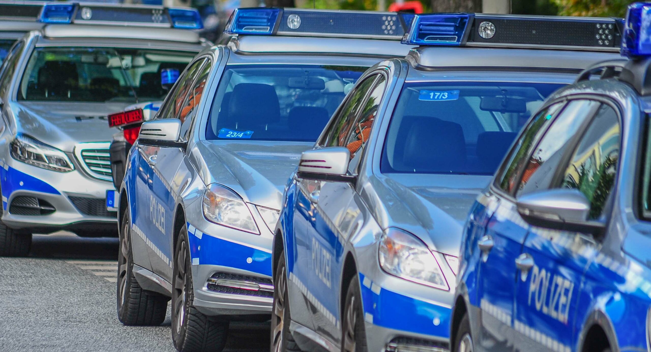 alarm an Schule - Person mit Messer überwältig