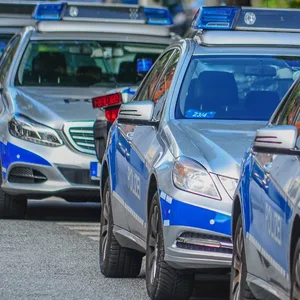 alarm an Schule - Person mit Messer überwältig