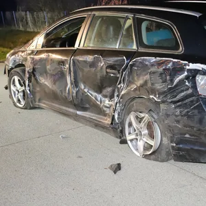 Der liegengebliebene Toyota wurde auf der A7 bei Großenaspe von einem Lkwfahrer erfasst.