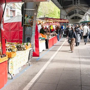 Viele Menschen aus Eimsbüttel besuchen den Isemarkt, doch auch Touristen lockt der Markt an.
