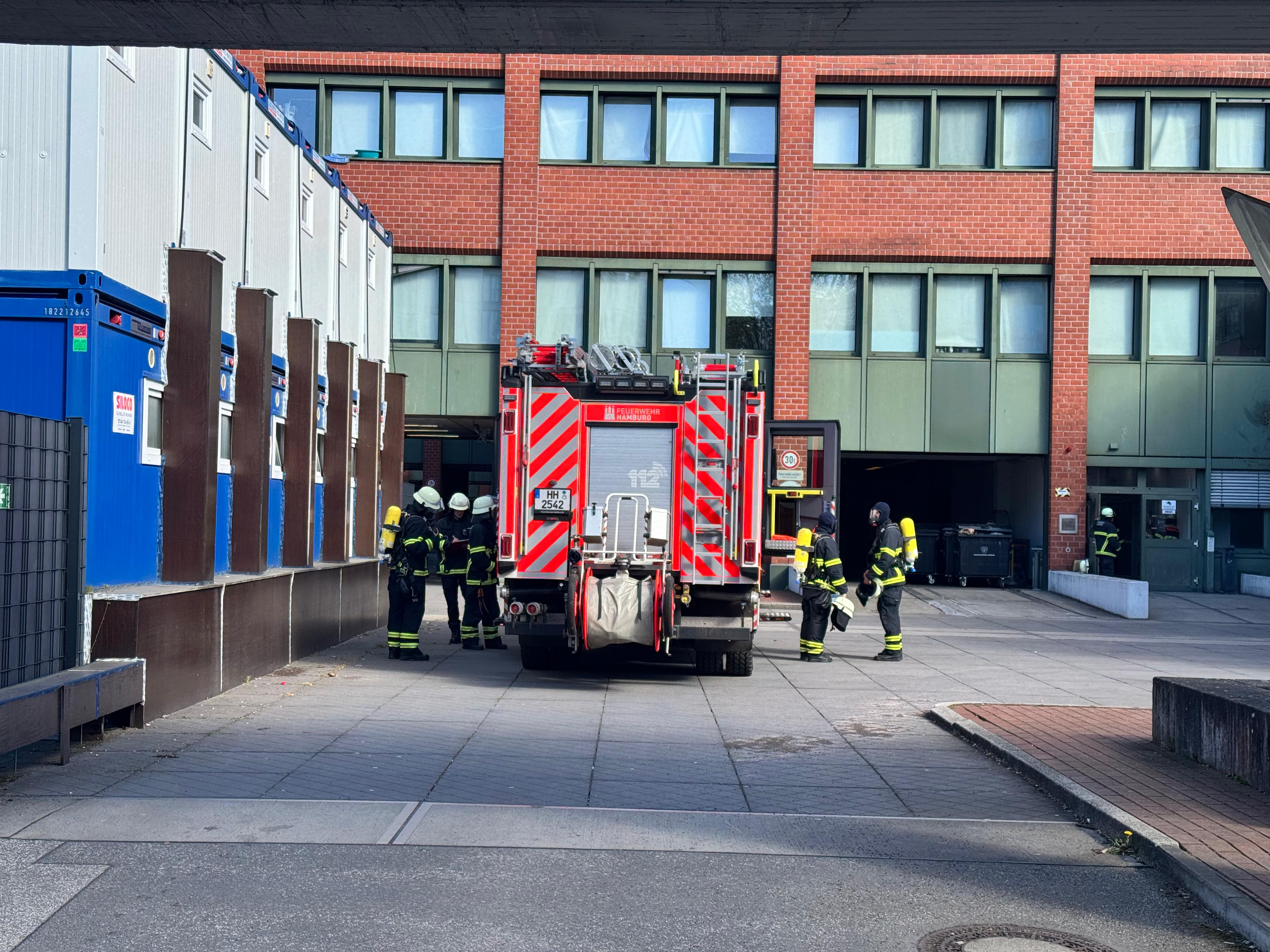 Die Unterkunft für Geflüchtete am Überseering. Die Feuerwehr rückt dort immer wieder zu Einsätzen aus.