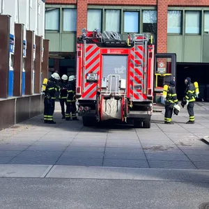 Die Unterkunft für Geflüchtete am Überseering. Die Feuerwehr rückt dort immer wieder zu Einsätzen aus.