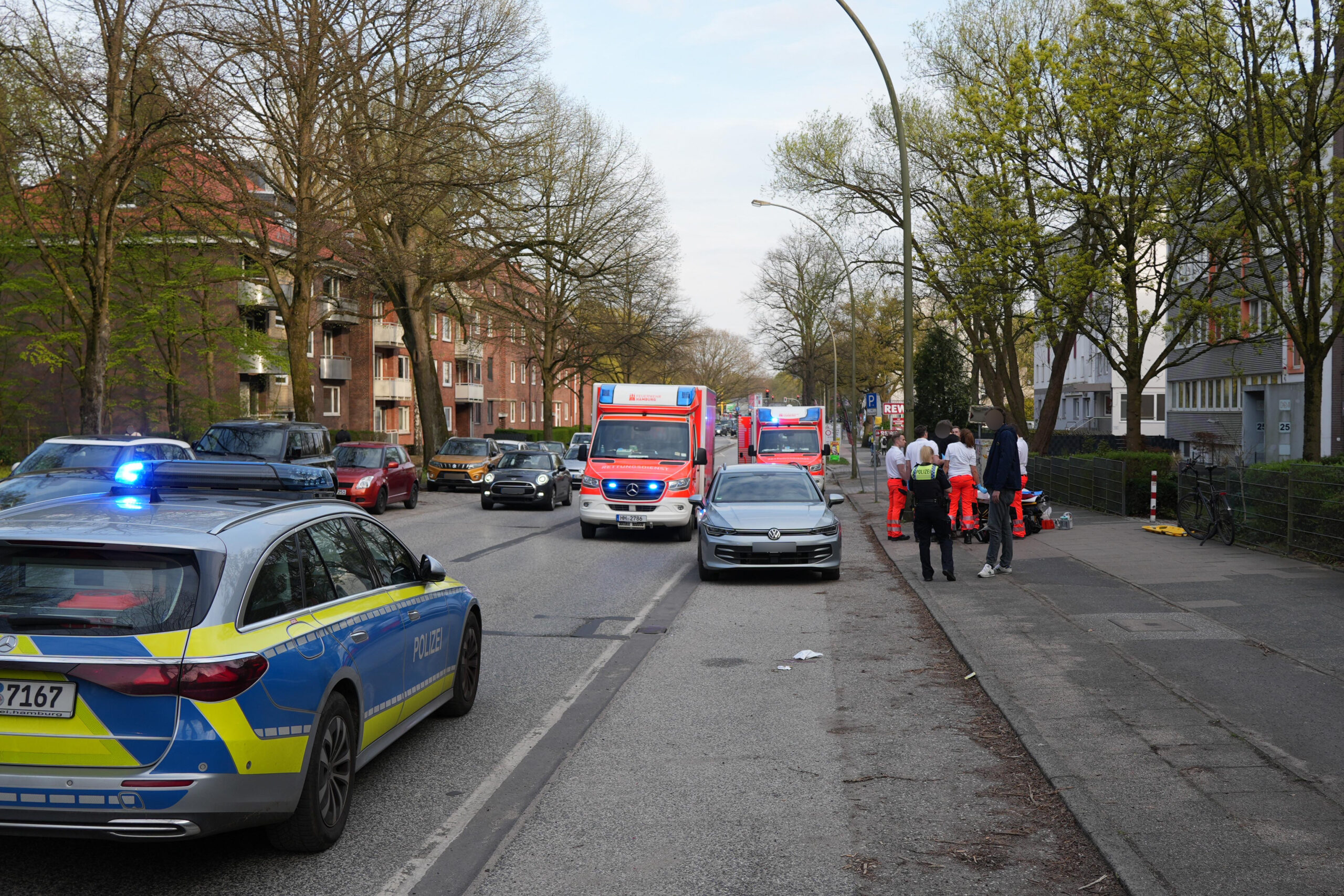 Rettungskräfte an der Unfallstelle