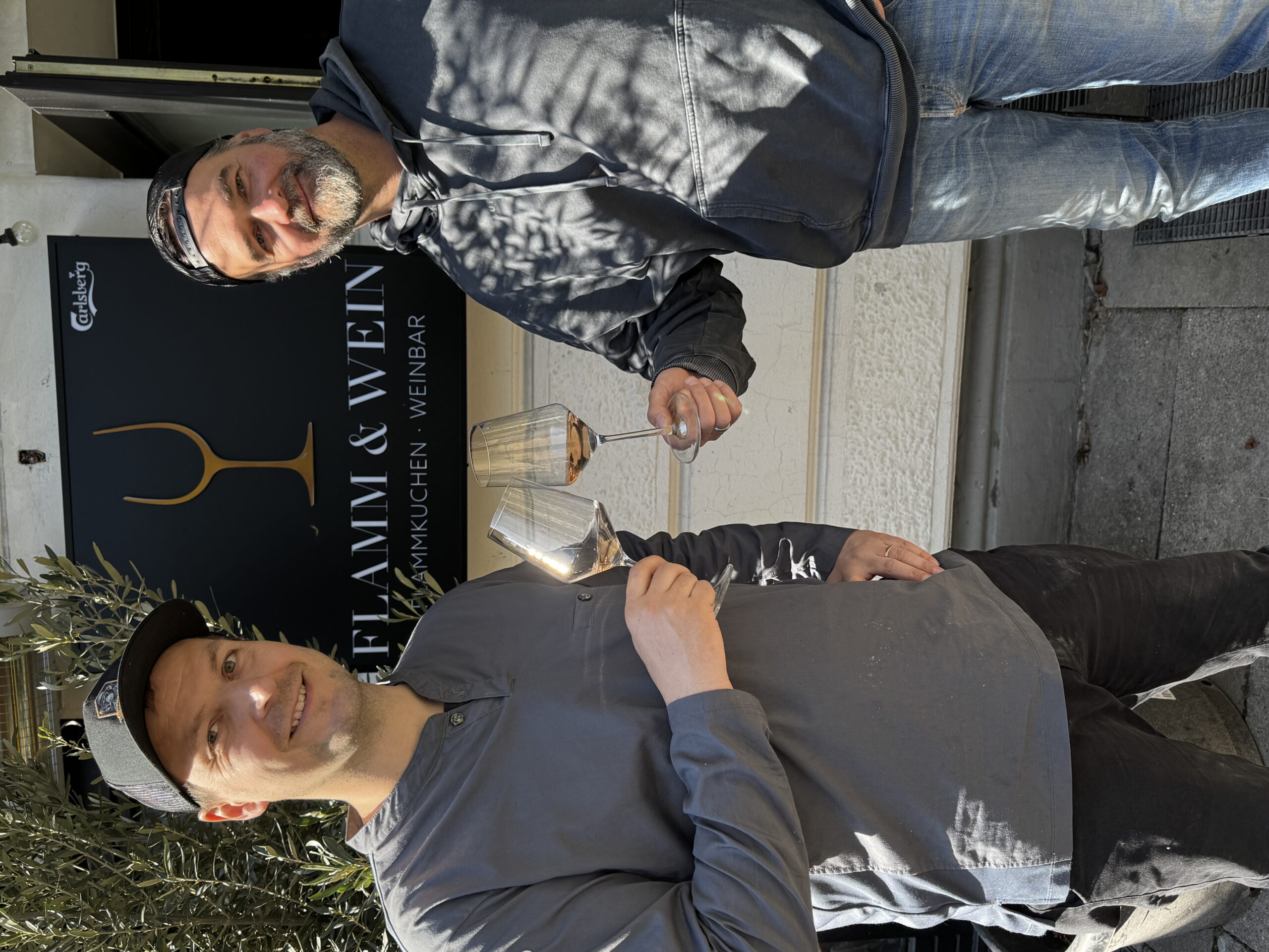 Sven Schröder (l.) und und Patrik Zühlke eröffnen das „Flamm & Wein“.