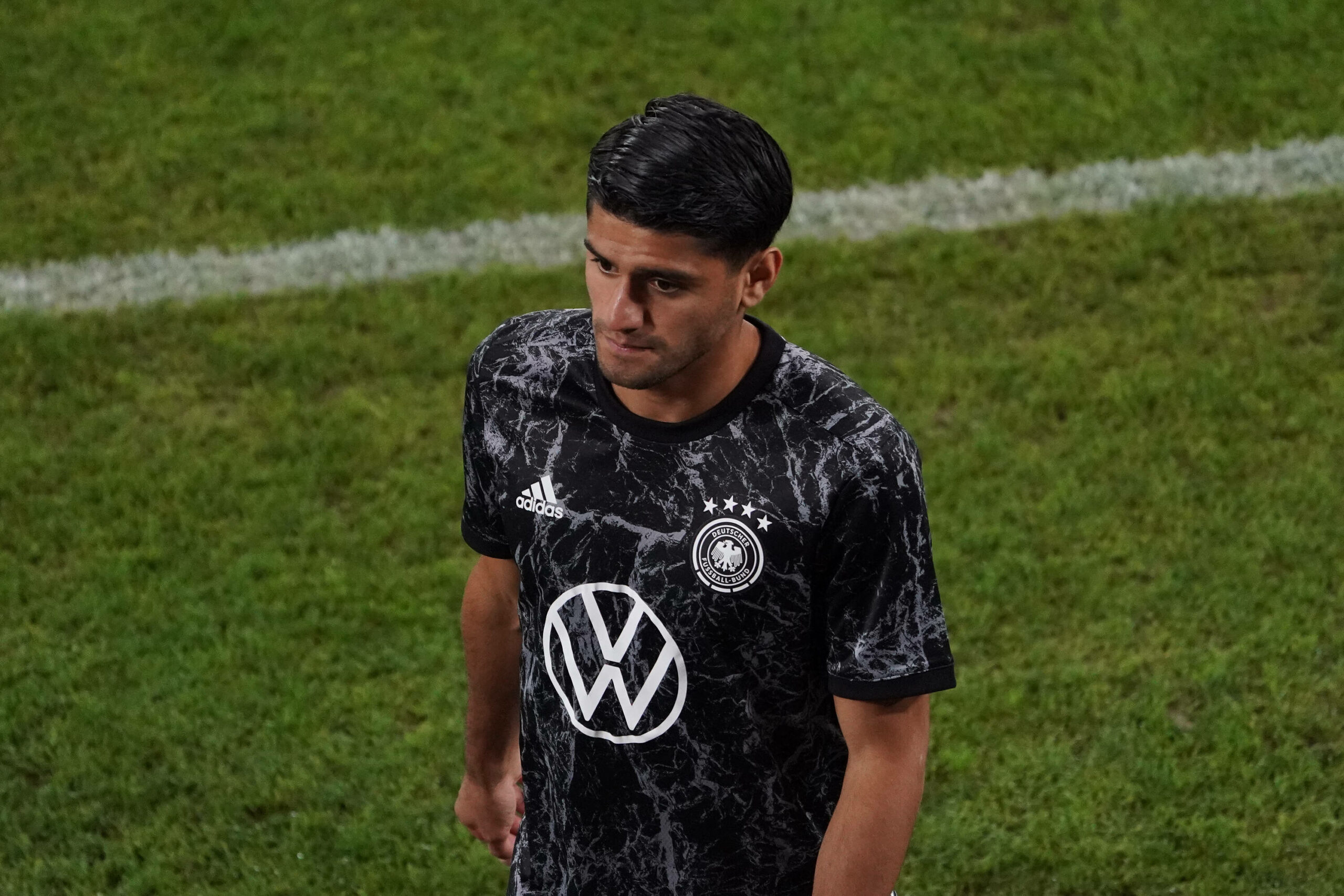 Mahmoud Dahoud im Trainingsshirt des DFB