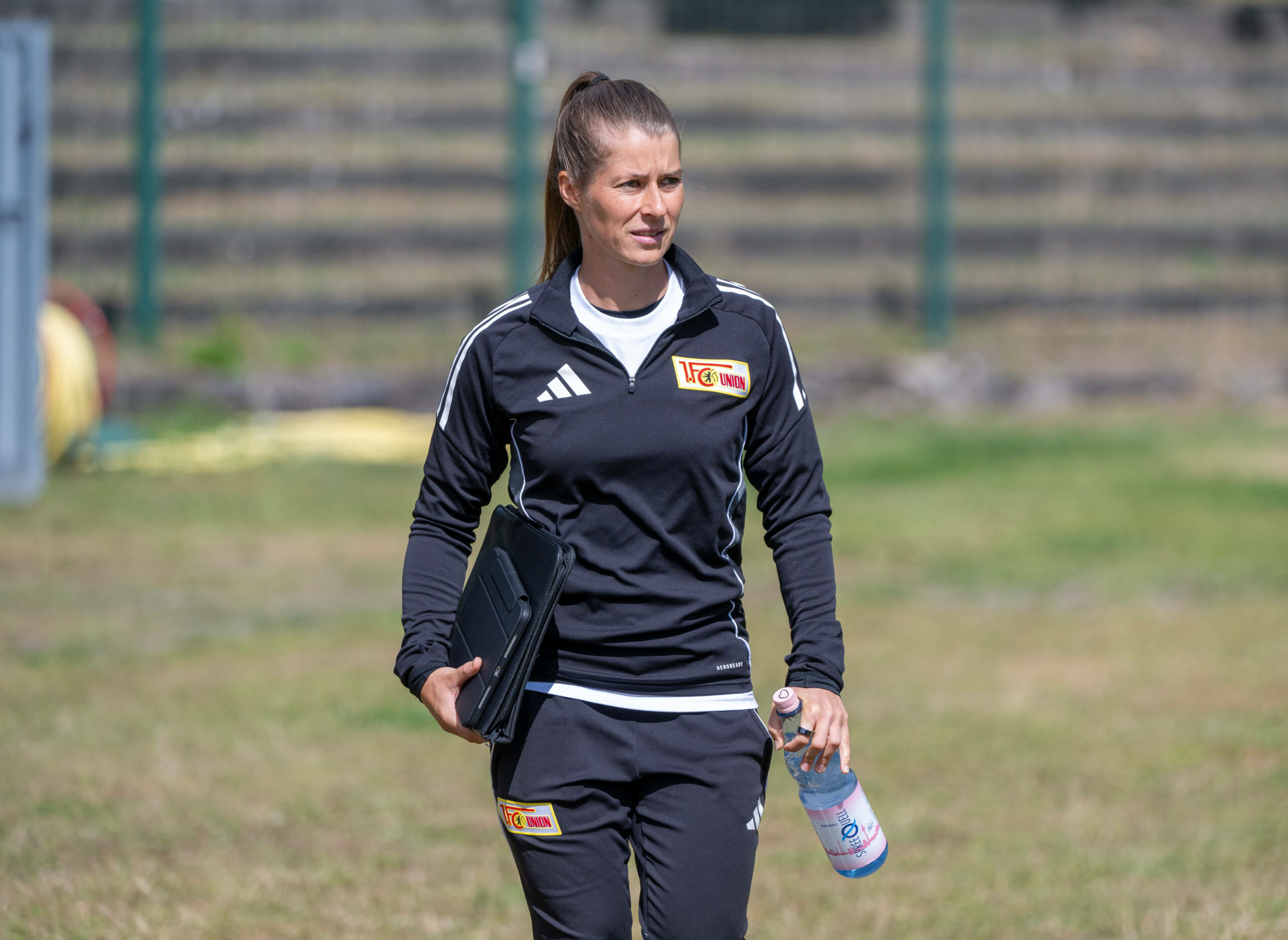 Marie-Louise Eta als U19-Trainerin von Union Berlin