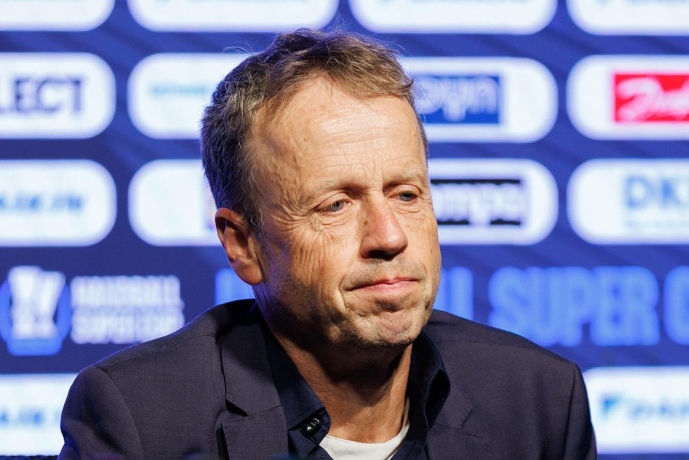 Frank Bohmann auf einer Pressekonferenz