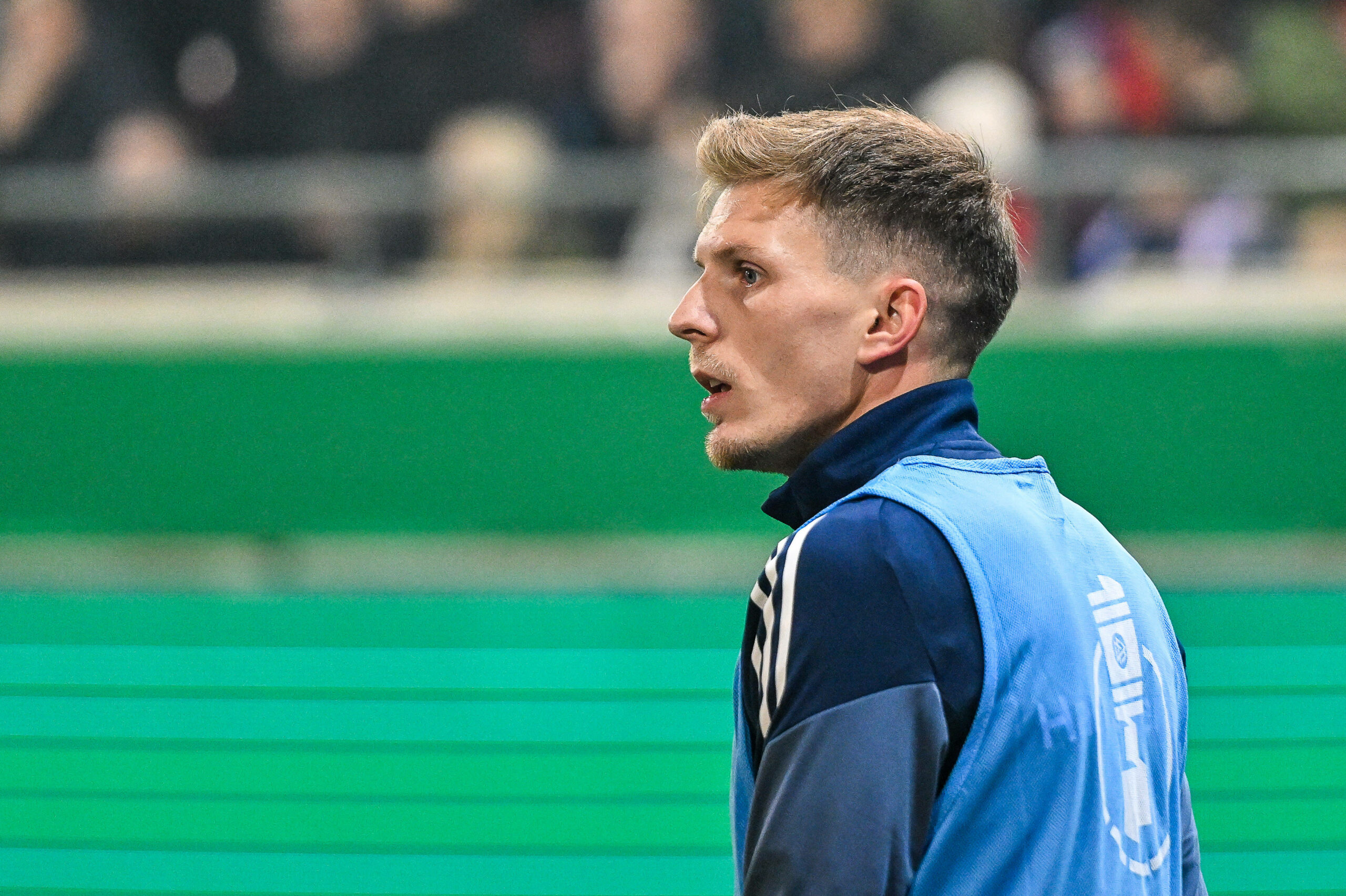 Emir Sahiti im HSV-Trainingsdress