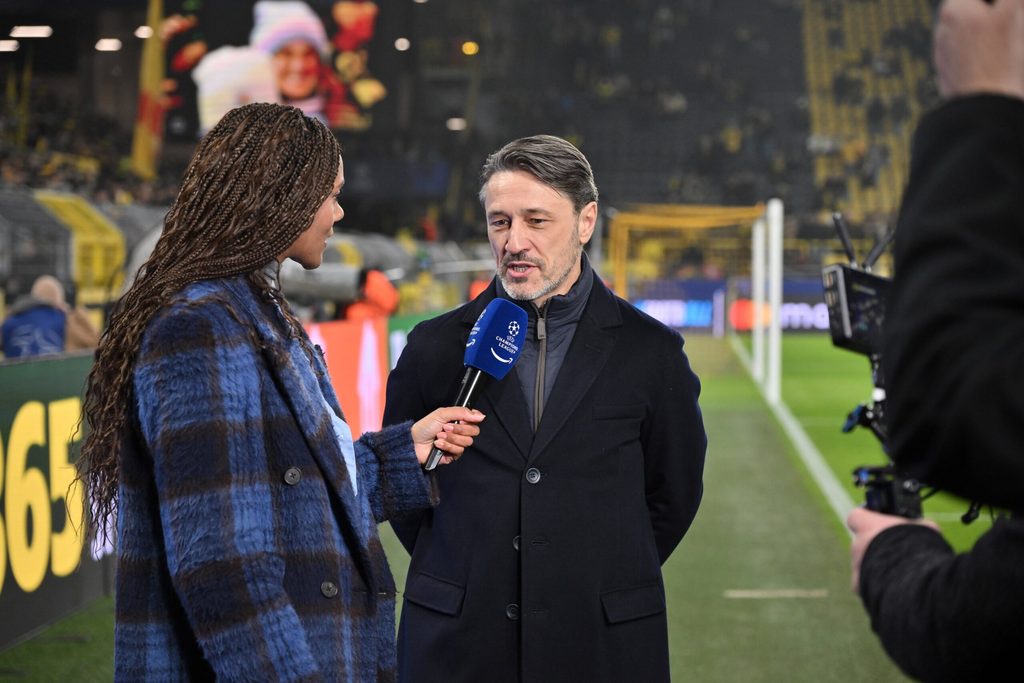 Amazon-Prime-Reporterin Cayana Adjei-Freeman im Interview mit BVB-Trainer Niko Kovac