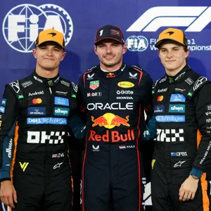 Norris, Verstappen und Piastri zusammen auf dem Podium