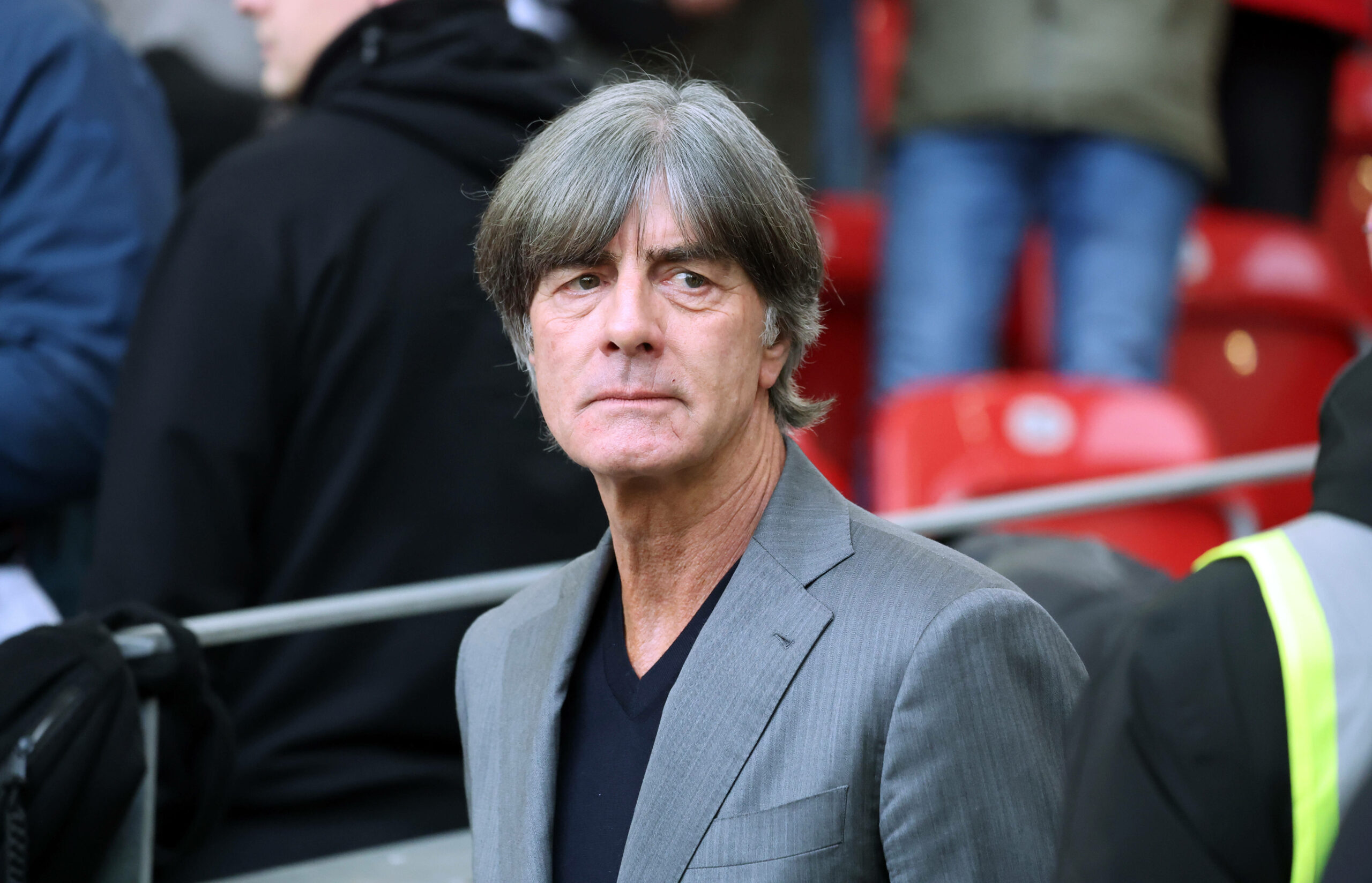 Joachim Löw schaut skeptisch