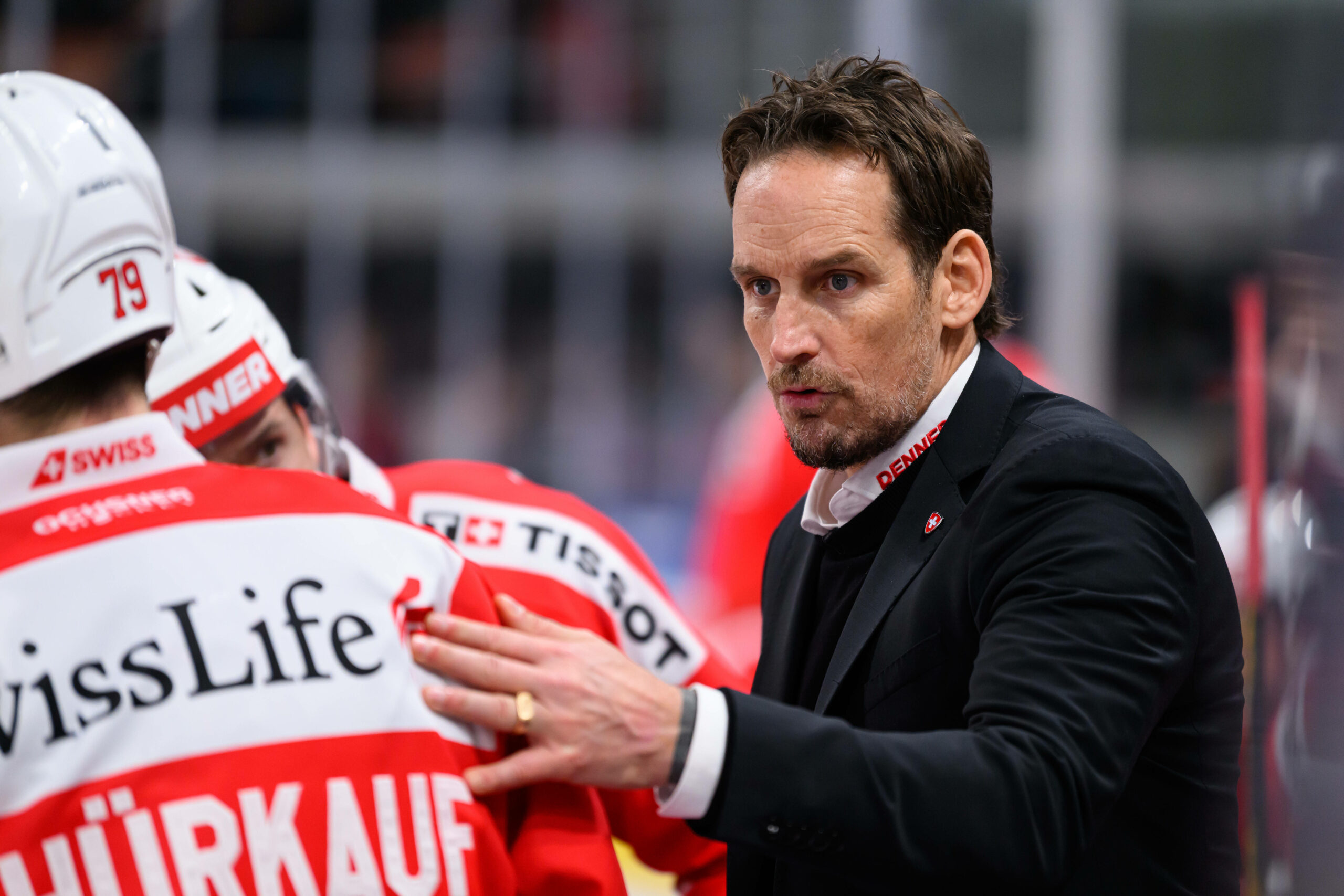 Eishockey-Trainer Patrick Fischer gibt Anweisungen