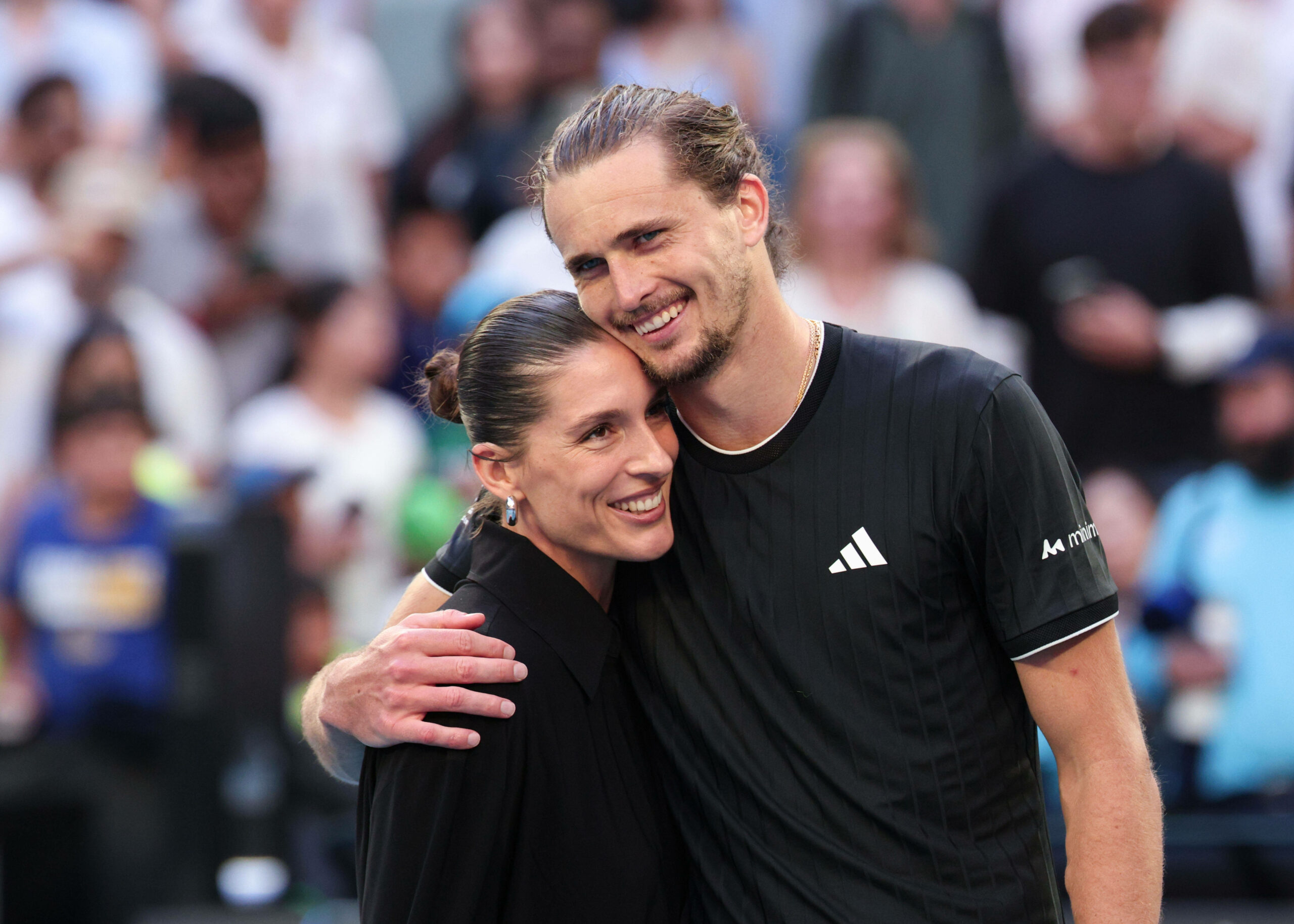 Andrea Petkovic im Arm von Alexander Zverev