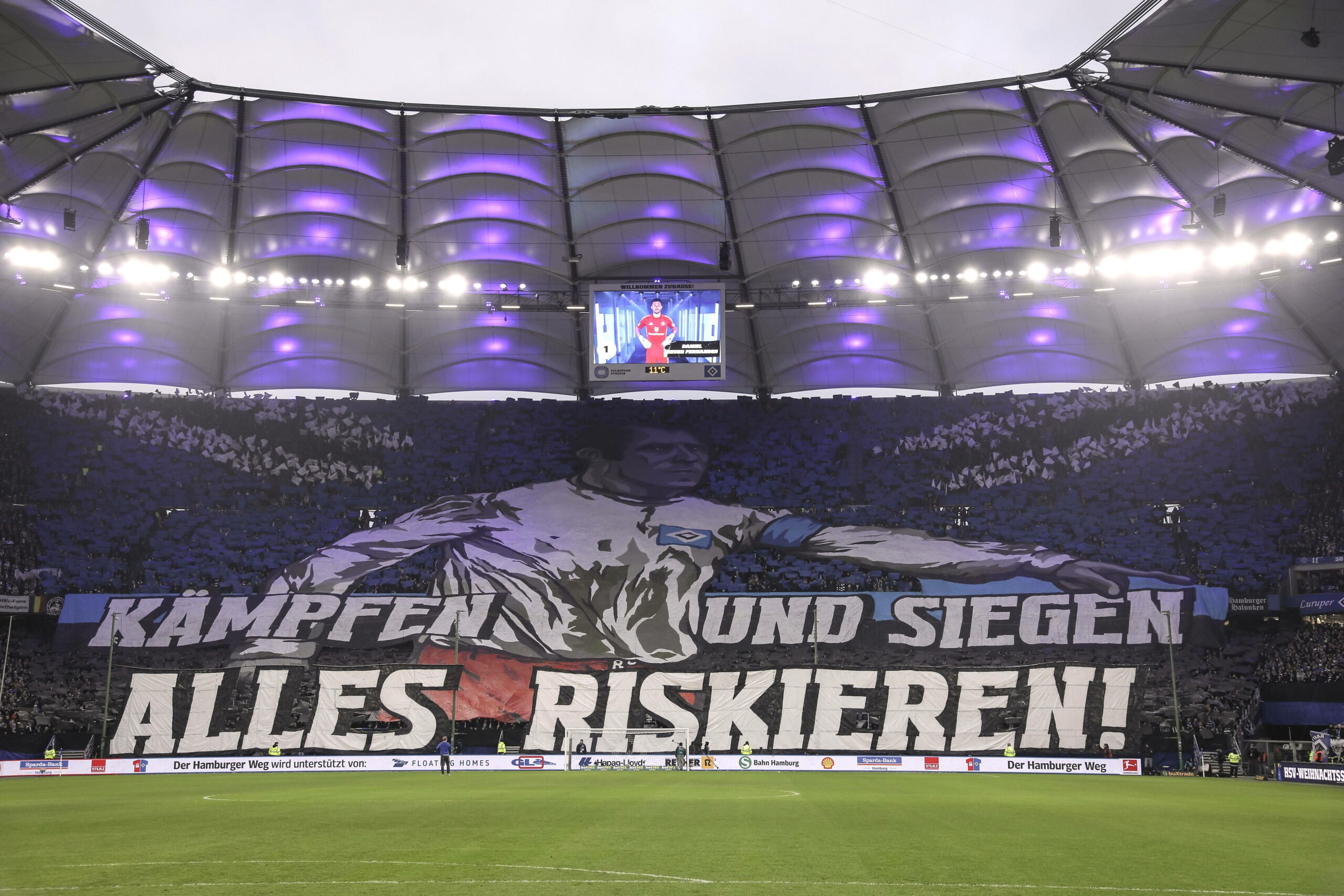Großer Choreo auf der Nordtribüne des Volksparkstadion vor dem Nordderby zwischen dem HSV und Werder Bremen.