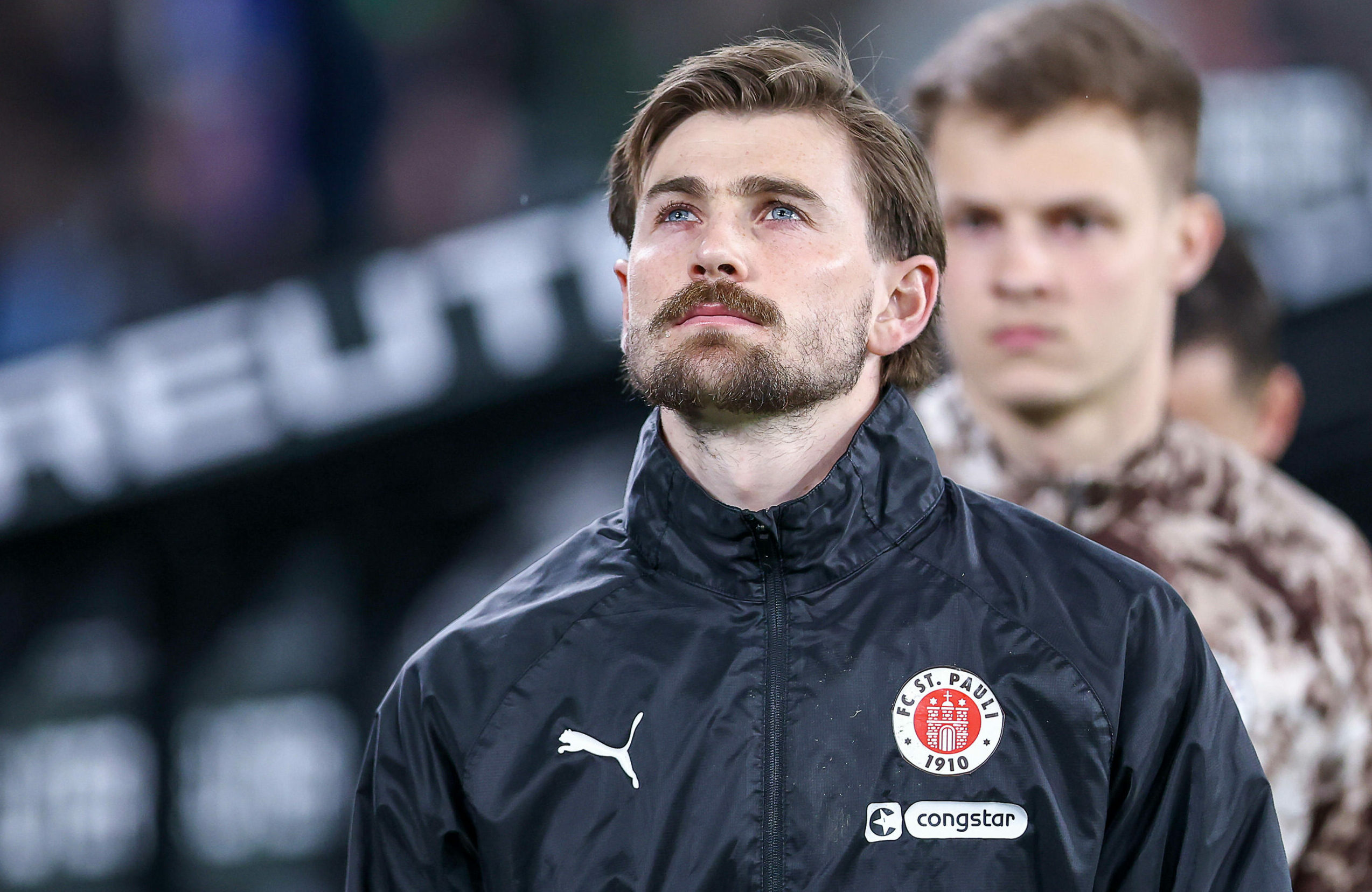St. Pauli-Profi Connor Metcalfe schaut nachdenklich
