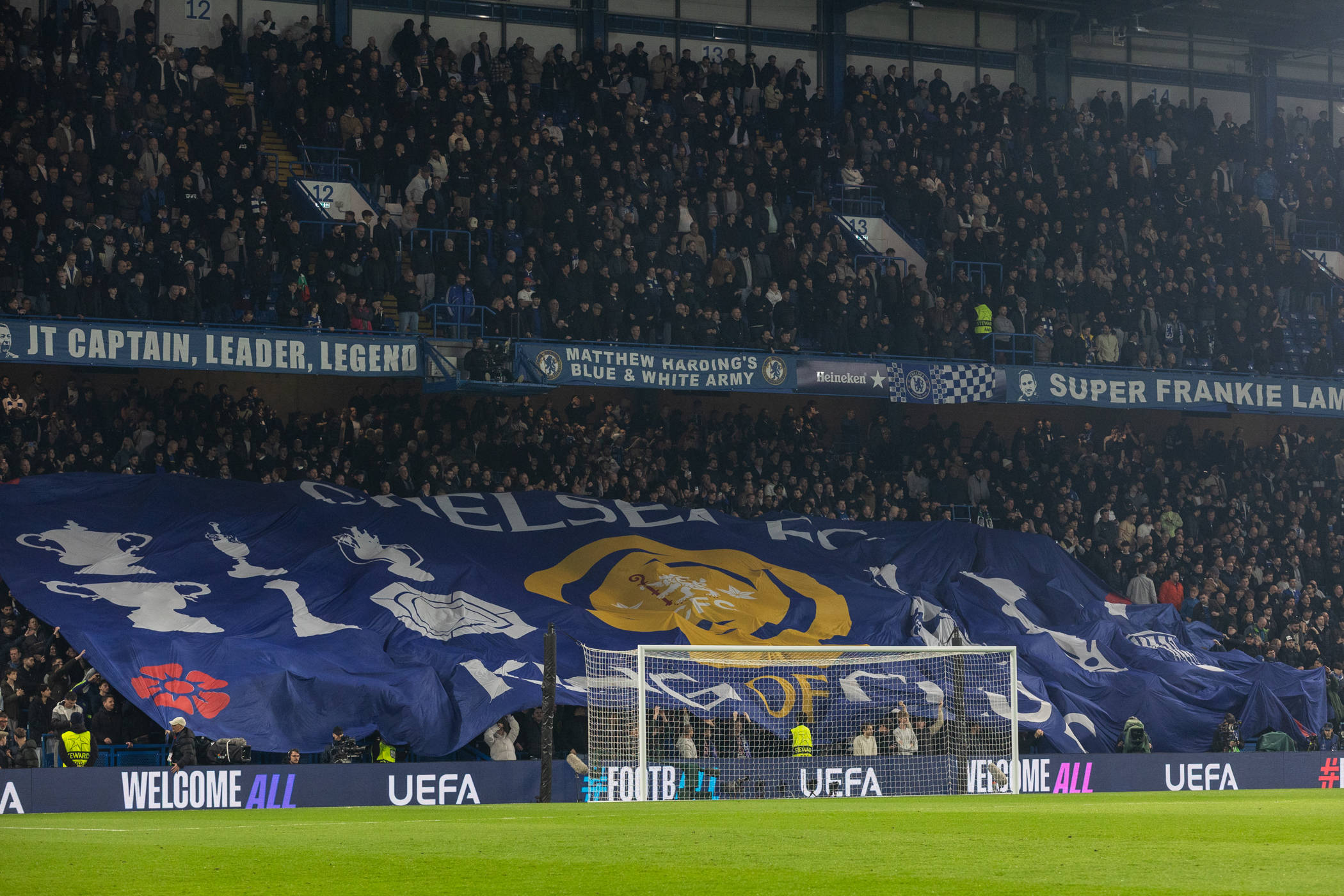 Chelsea-Fans auf der Tribüne in London