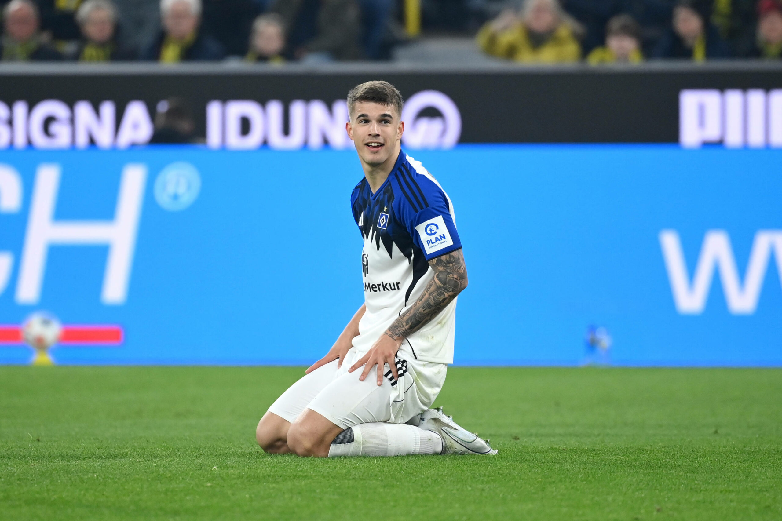 HSV-Profi Luka Vuskovic lacht