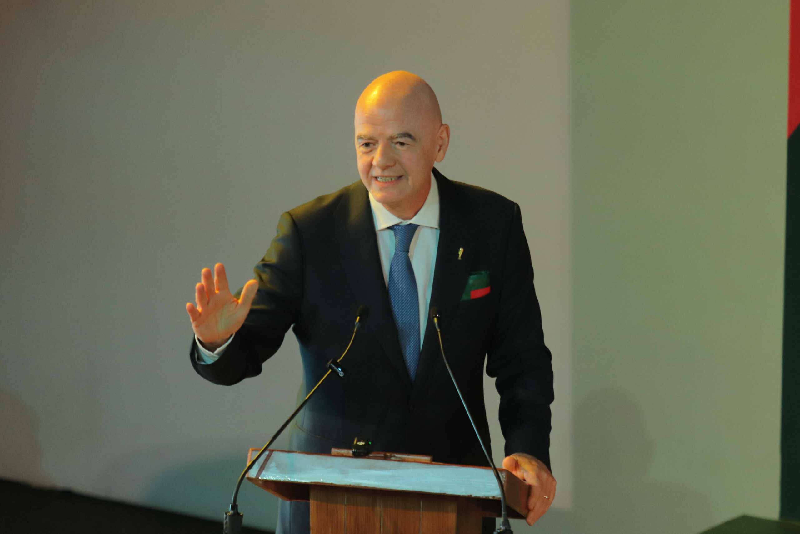 Gianni Infantino bei einer Rede am Podium