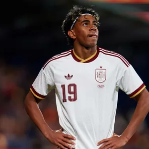 Lamine Yamal im Spanien Trikot