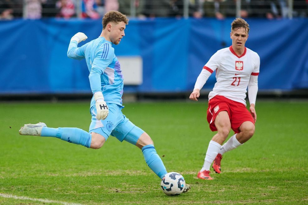 Hannes Hermann beim Abstoß