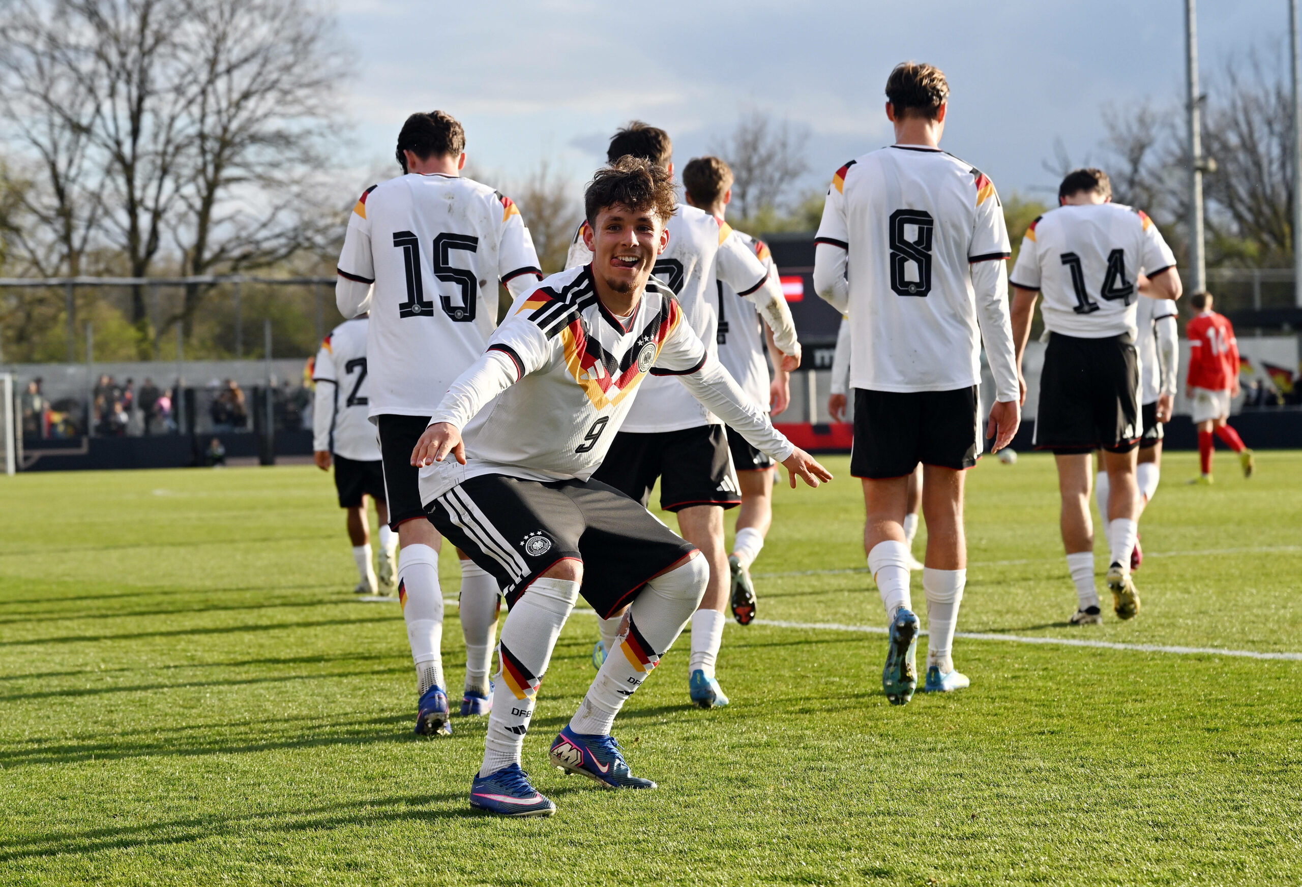 Otto Stange jubelt im DFB-Trikot
