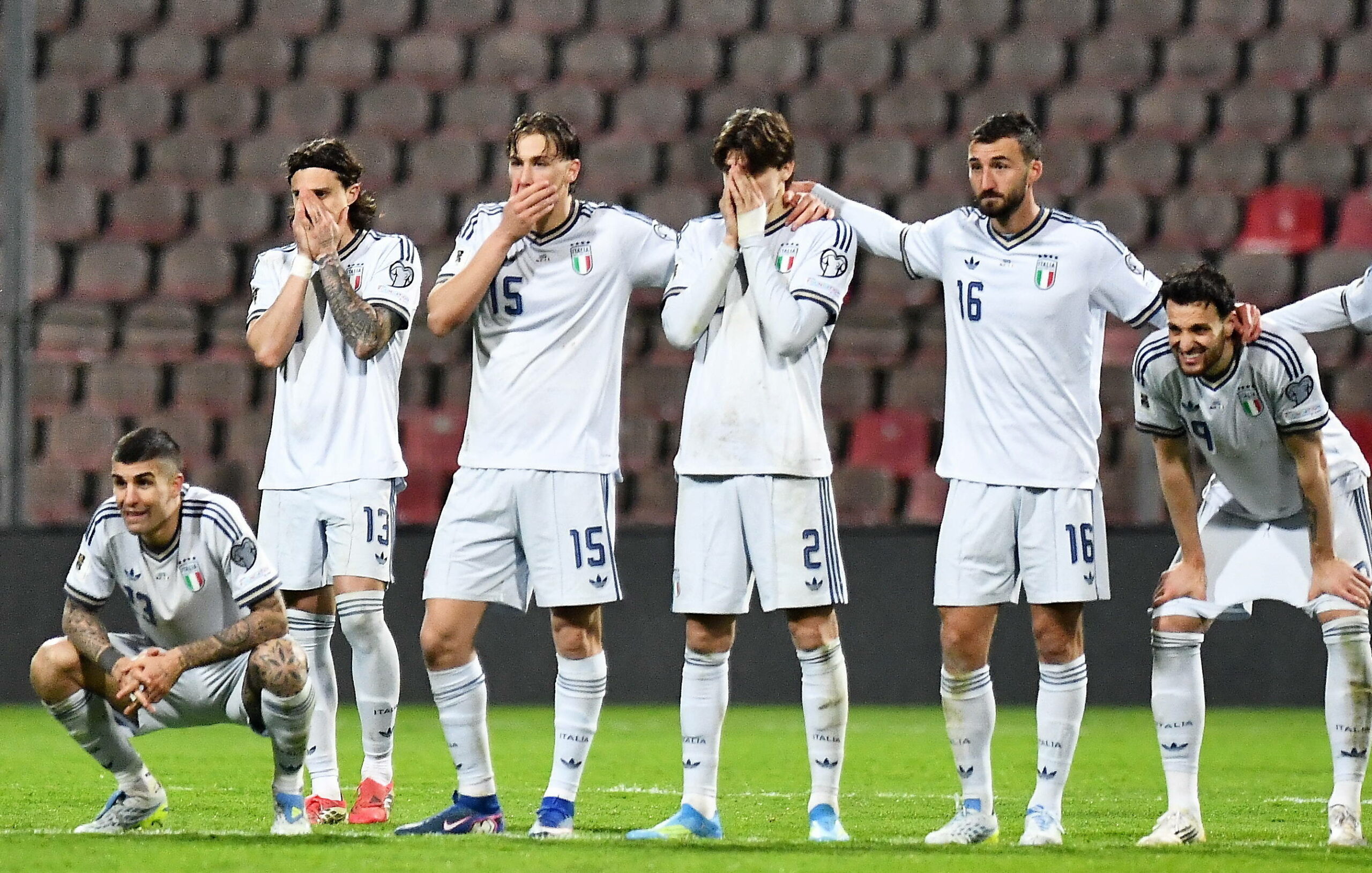 Italiens Star konnte es nicht fassen: Im Elfmeterschießen platzte der WM-Traum.