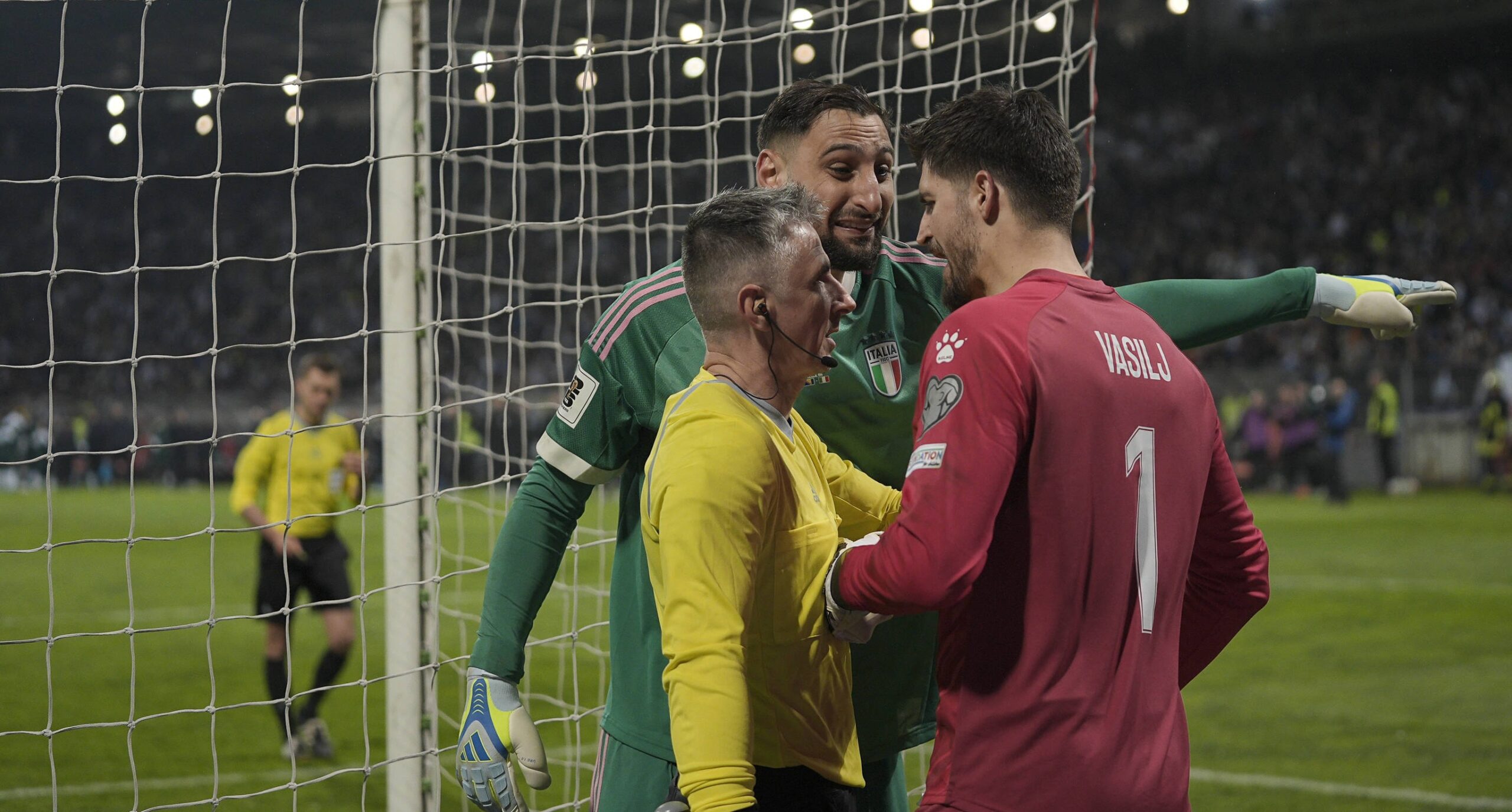 Nikola Vasilj hat Stress mit Gianluigi Donnarumma