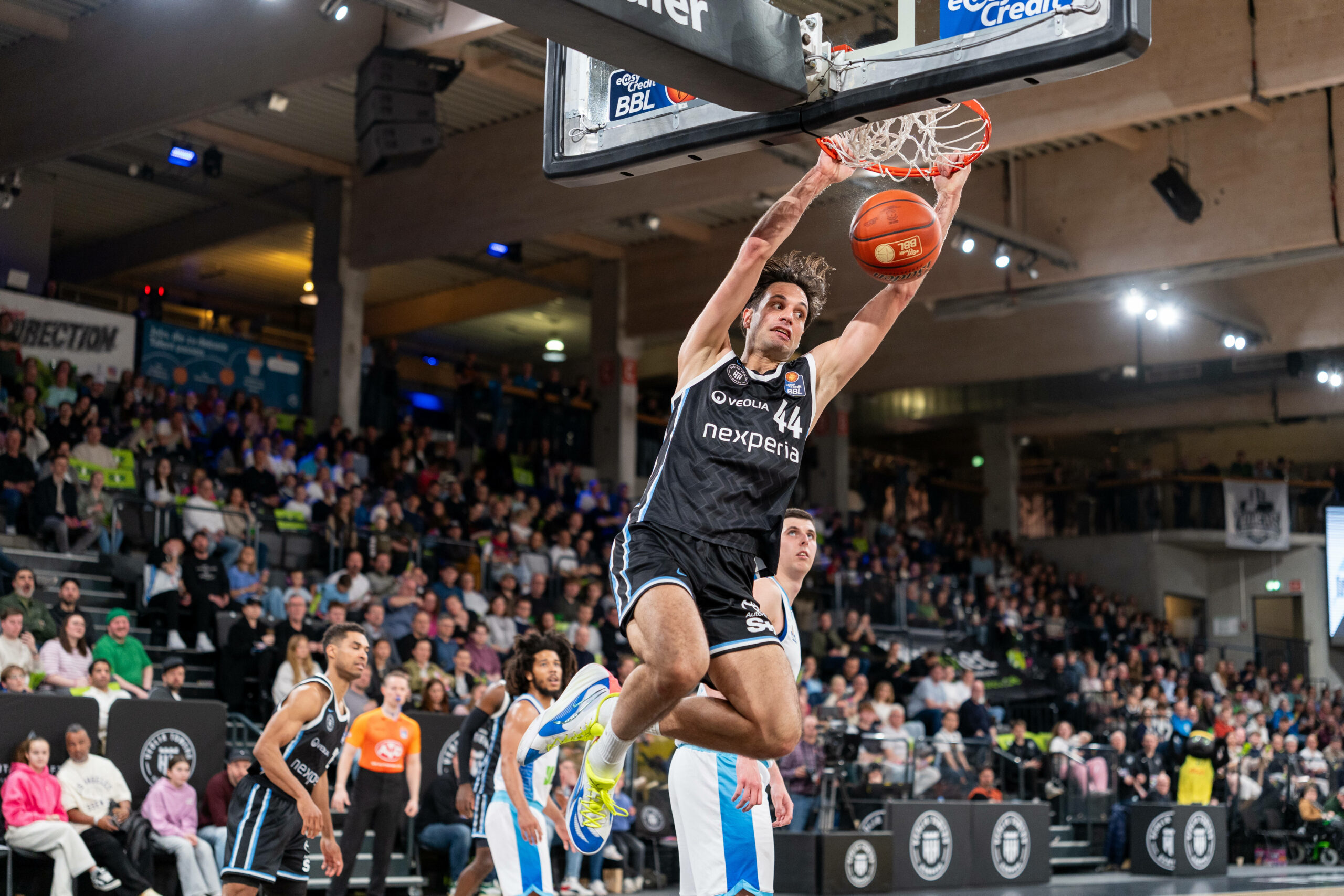 Benedikt Turudic setzt zum Dunk an