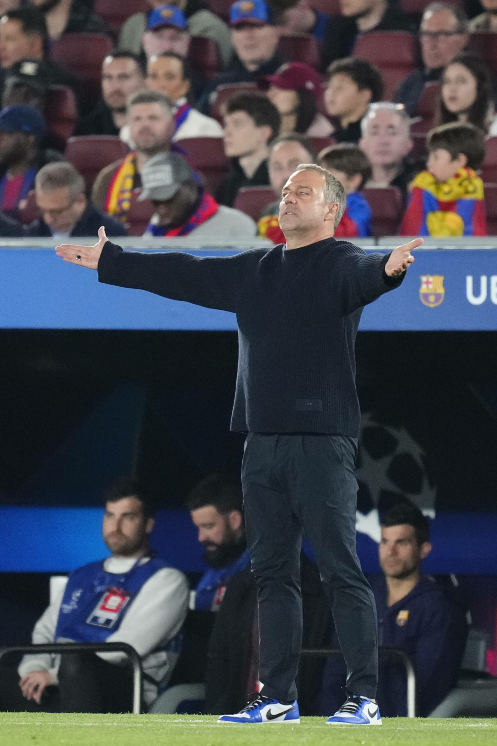 Hansi Flick fassungslos während des Viertelfinalspiels FC Barcelona - Atletico Madrid