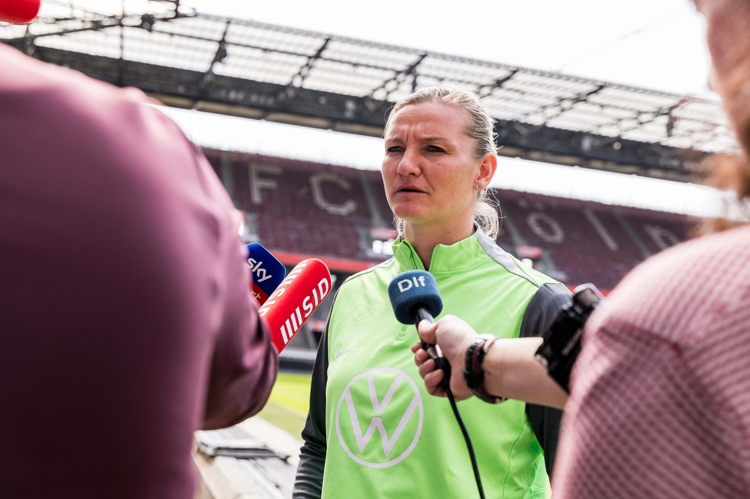 Alexandra Popp im TV-Interview im Rahmen eines PR-Termins zum Pokalfinale
