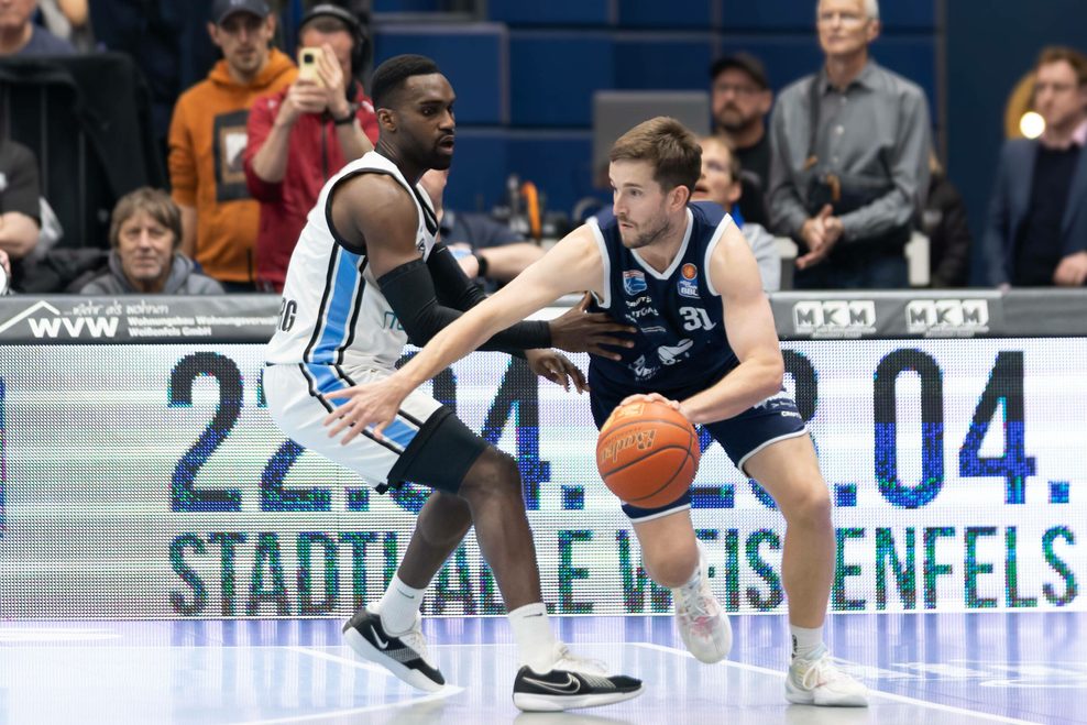 Osaro Rich gegen Spencer Reaves