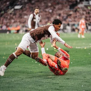 Joel Chima Fujita foult Michael Olise