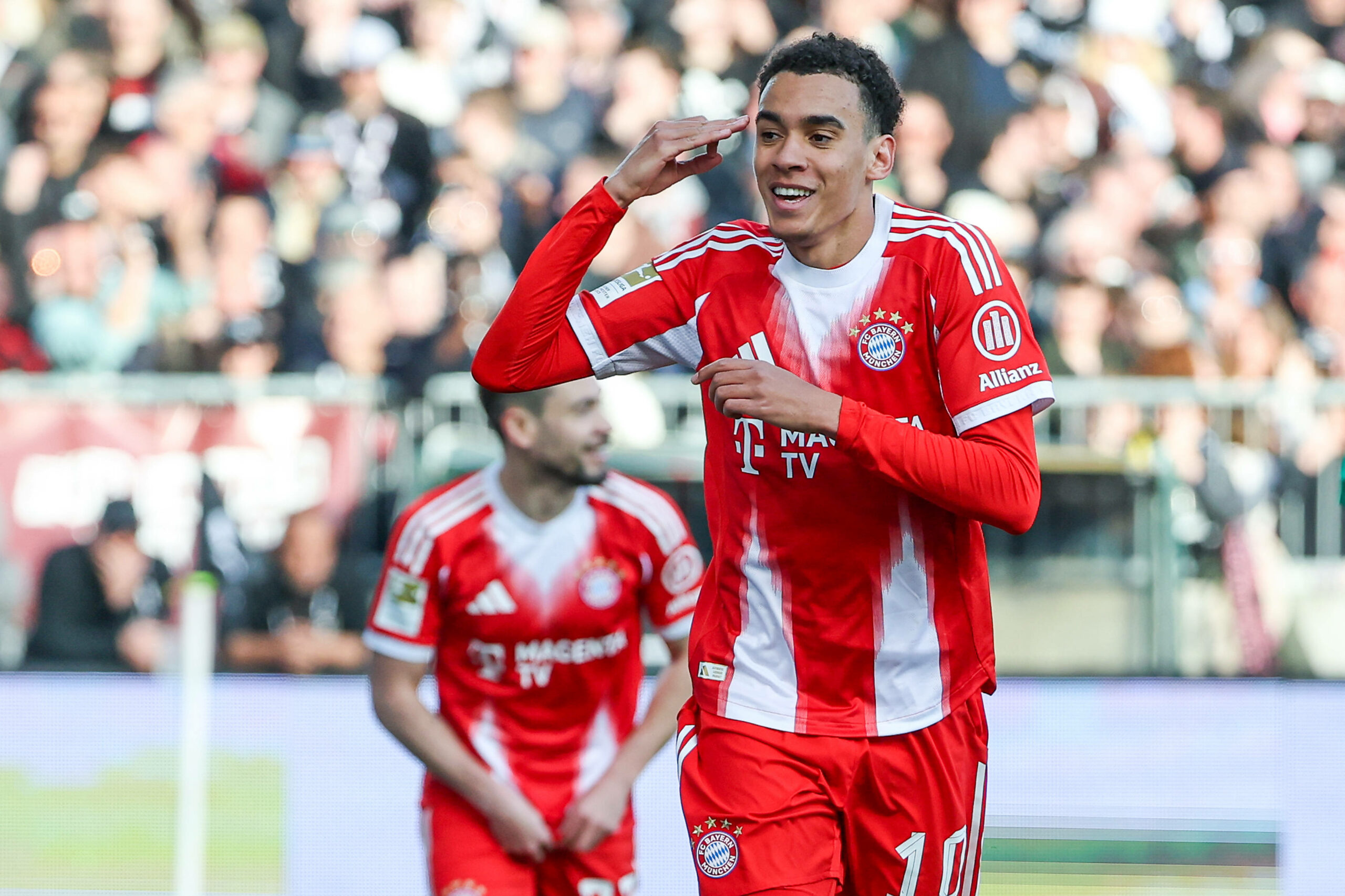 Jamal Musiala bejubelt einen Treffer des FC Bayern München