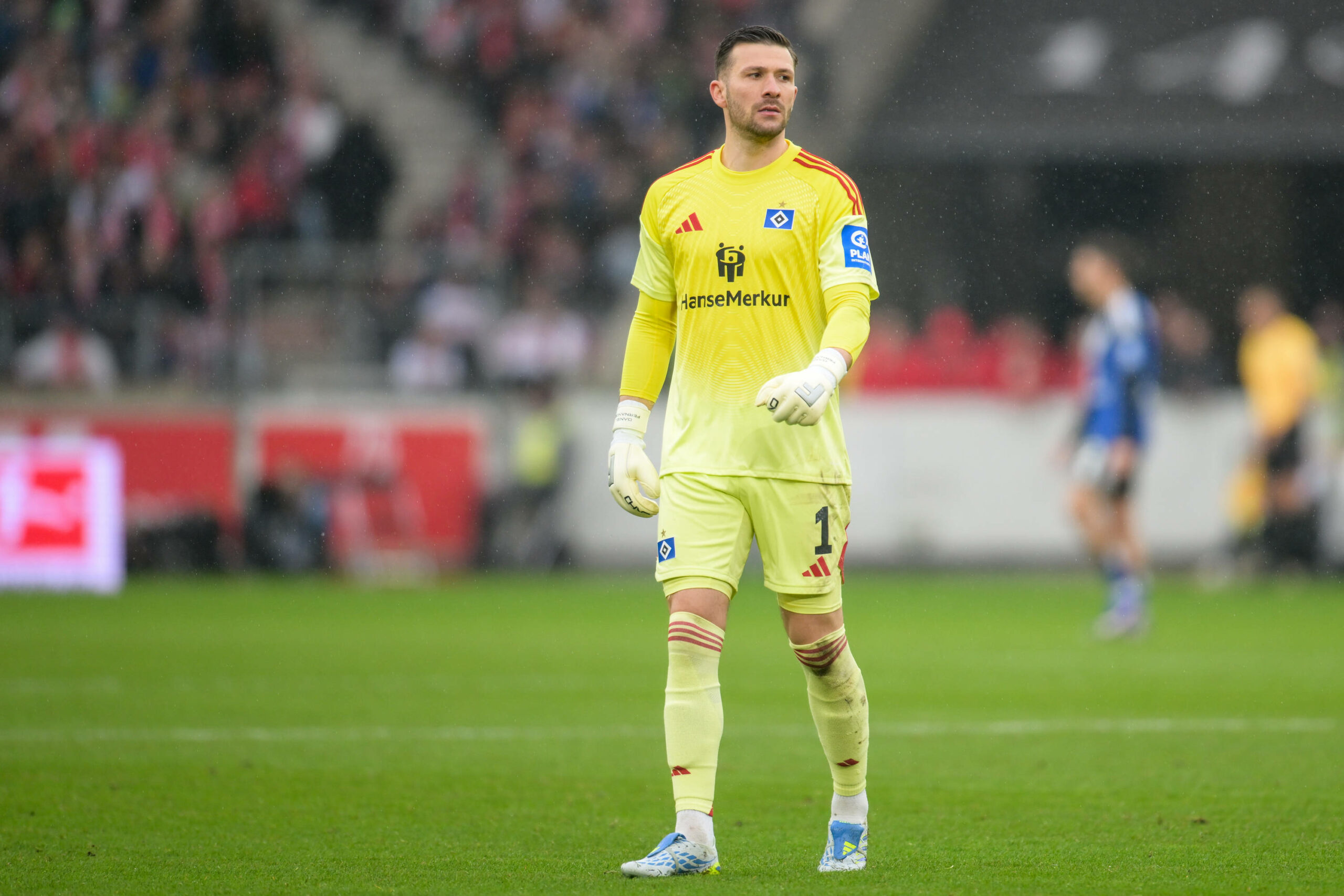 Daniel Heuer Fernandes während der Partie mit dem HSV in Stuttgart