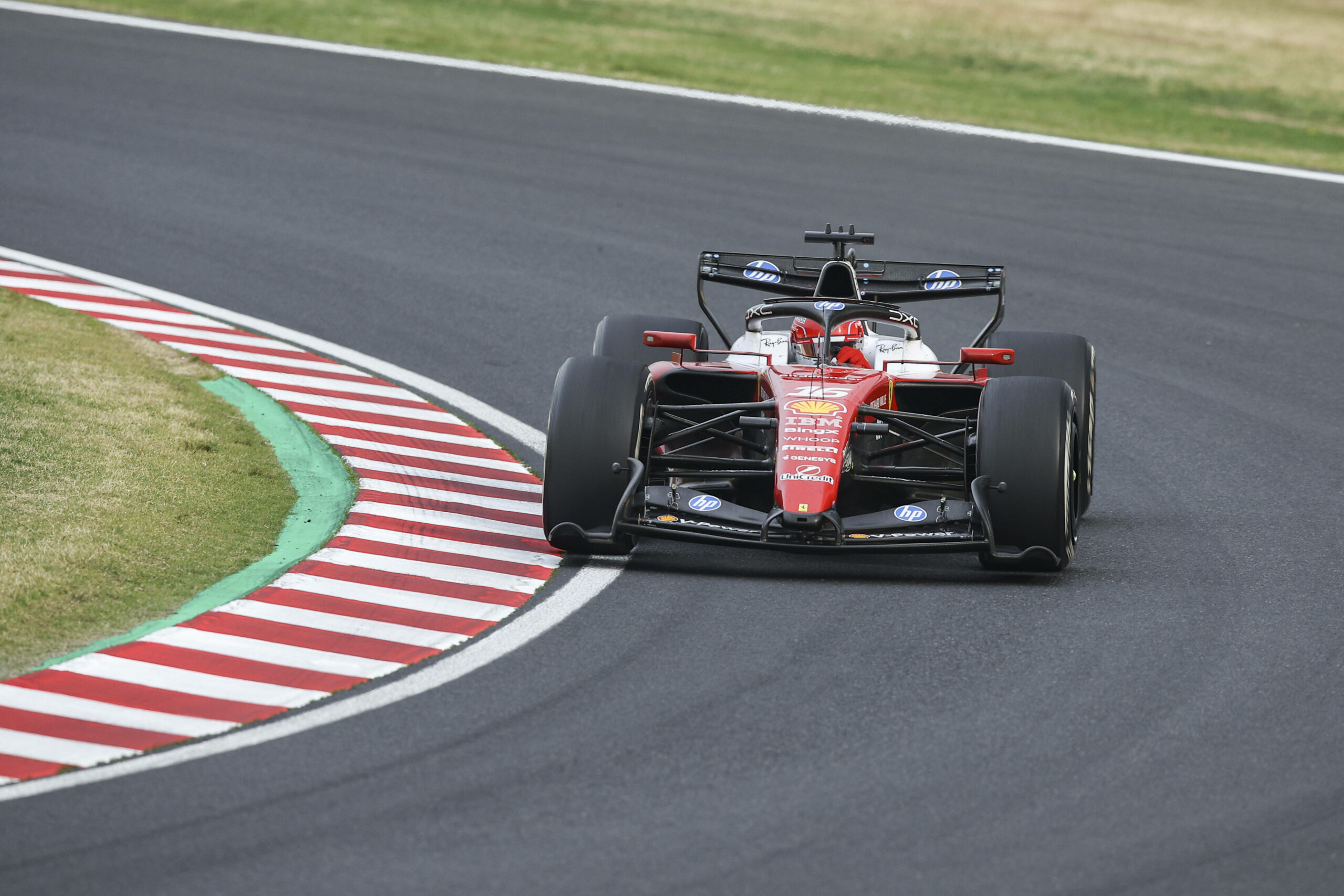 Charles Leclerc in seinem Ferrari