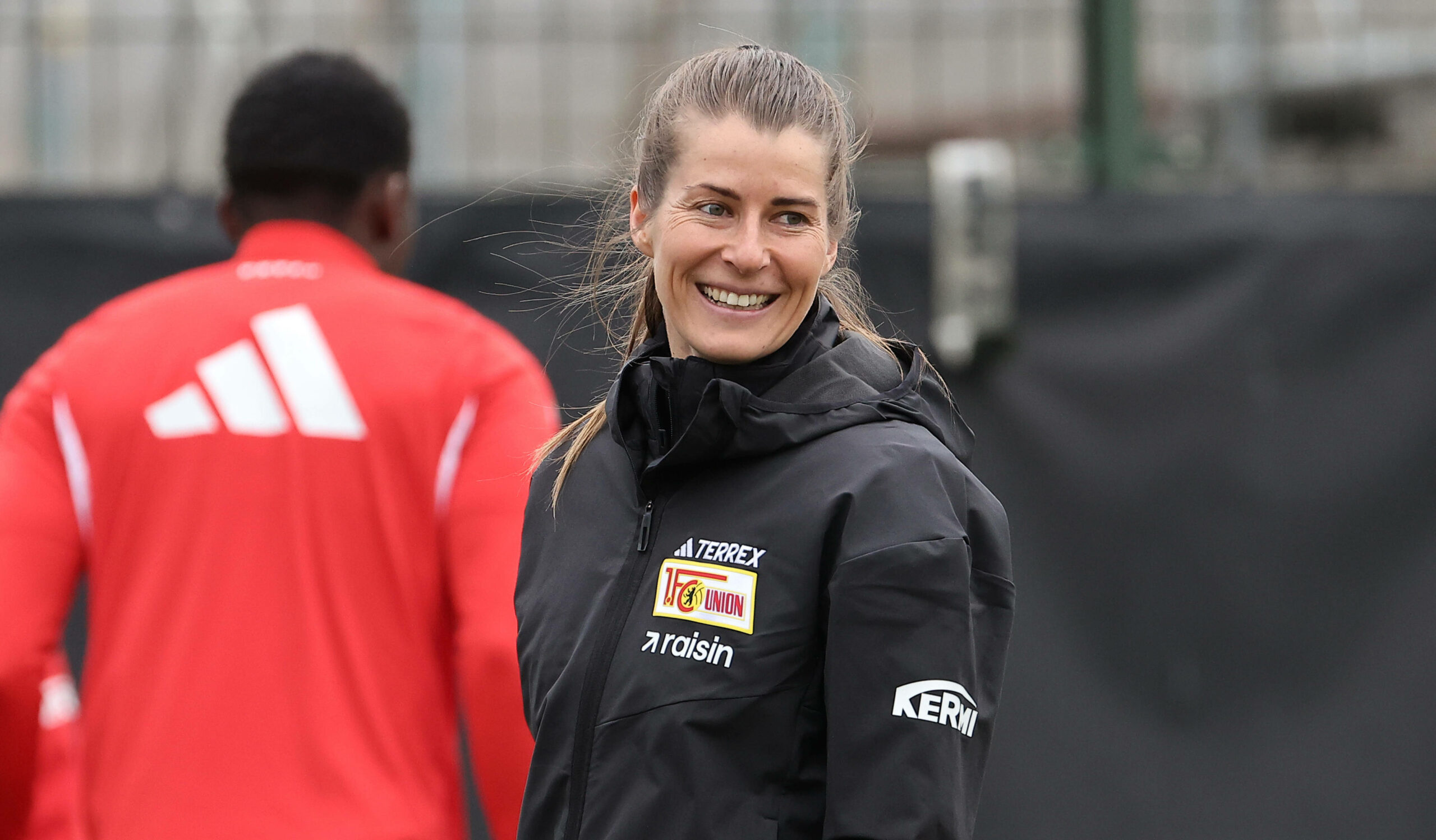 Marie-Louise Eta lachend im Training von Union Berlin