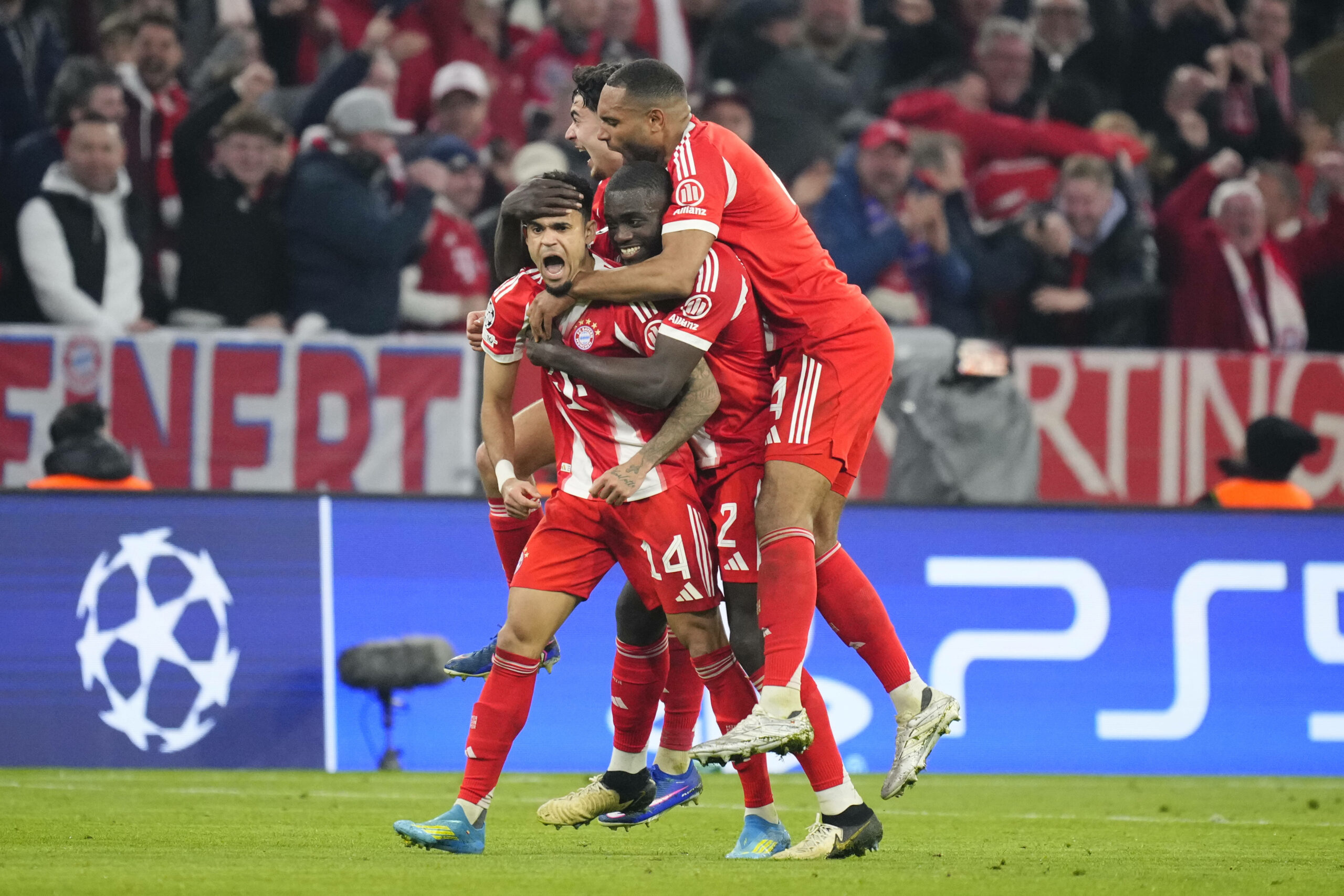 Diaz wird von Upamecano, Tah und Pavlovic gefeiert