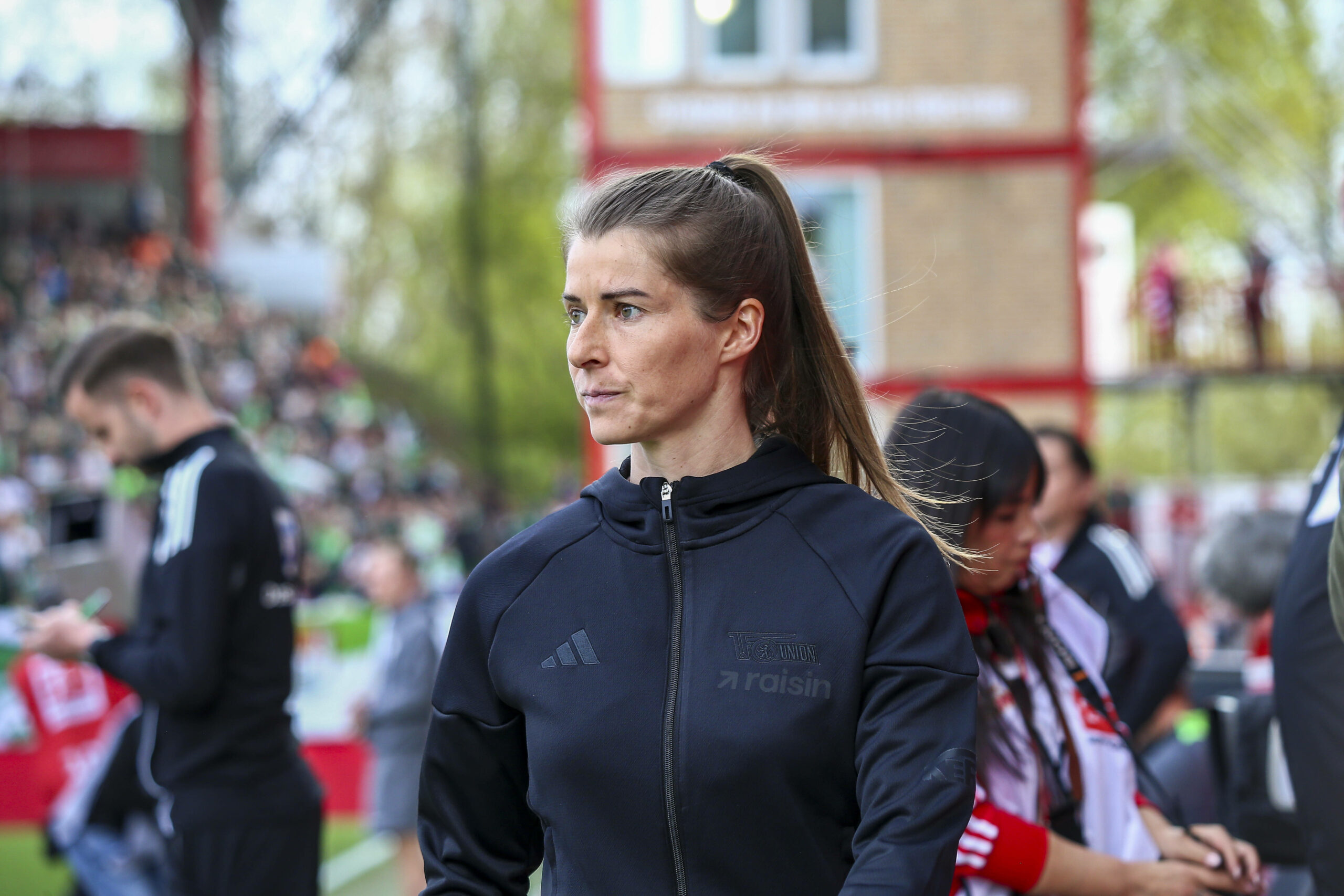 Marie-Louise Eta schaut skeptisch