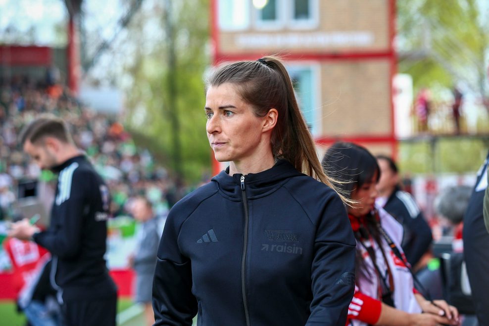 Marie-Louise Eta schaut skeptisch