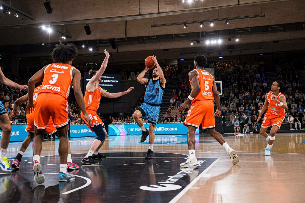 Devon Daniels setzt zum Wurf an