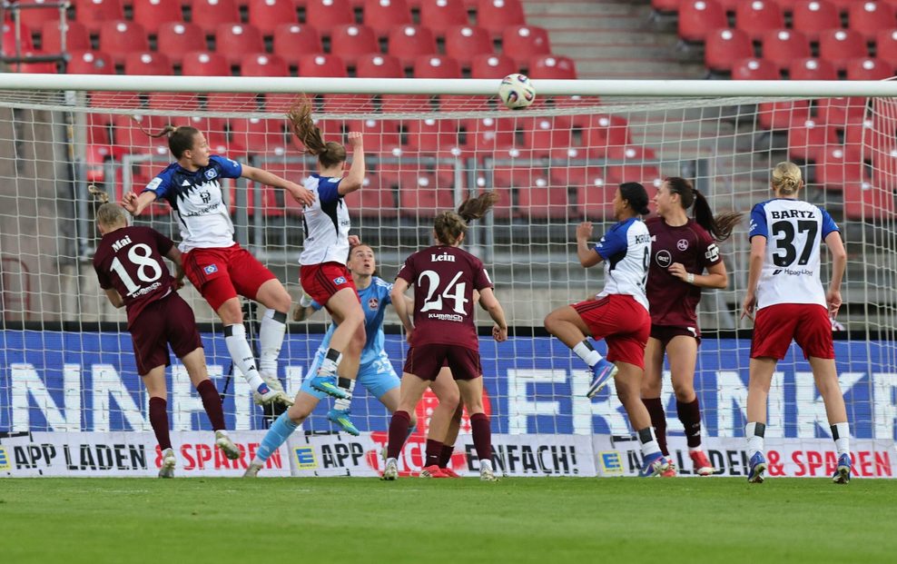 Annaleen Böhler erzielt ein Tor für die HSV-Frauen in Nürnberg