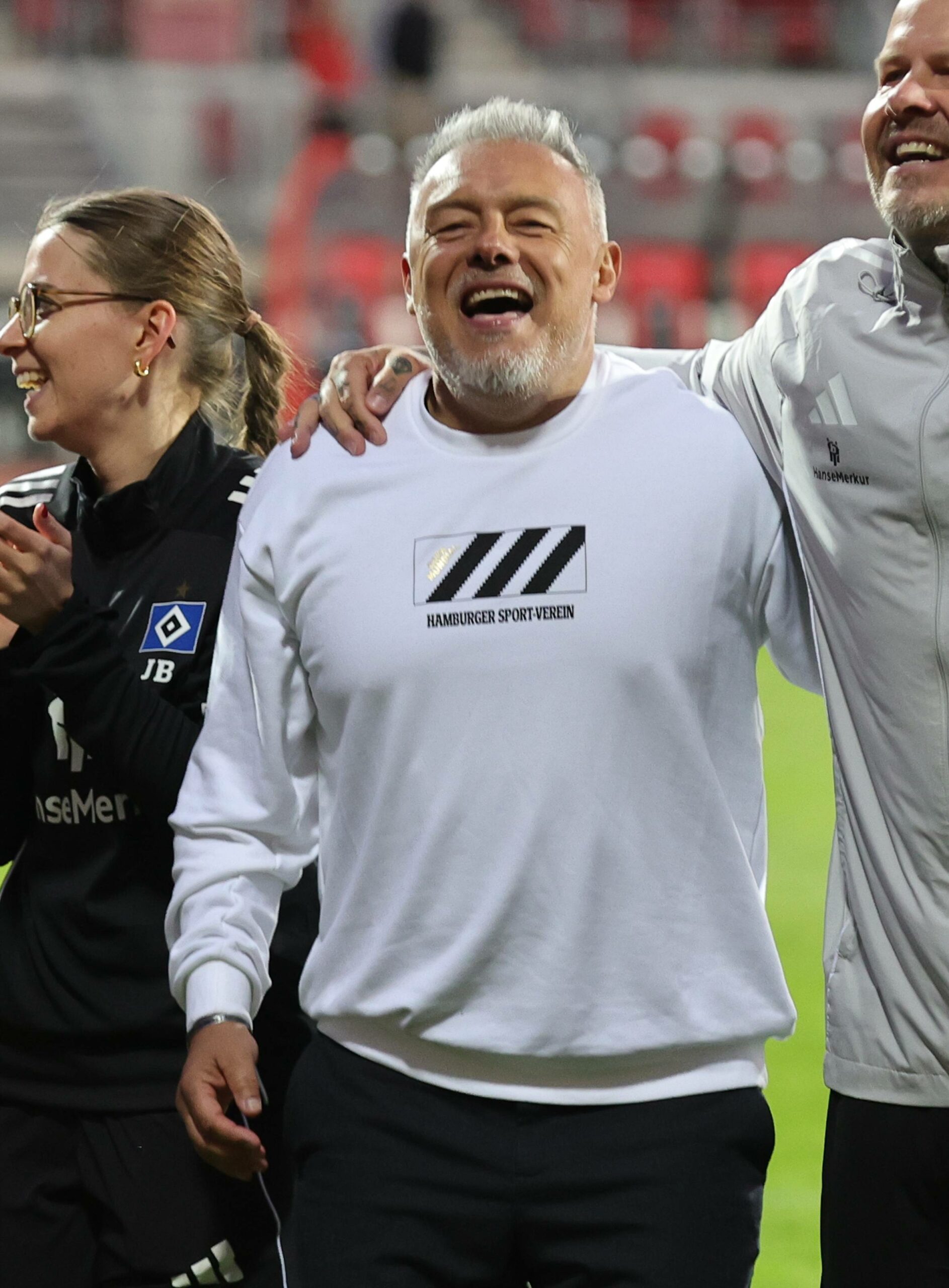 Rodolfo Cardoso bejubelt seinen ersten Sieg mit den HSV-Frauen