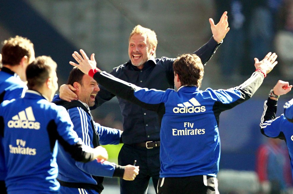 Thorsten Fink und seine Trainerkollegen jubeln