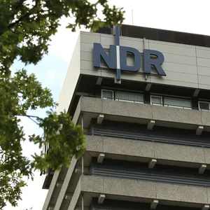 Verdi möchte sich mit dem Angebot des NDR für seine Beschäftigten nicht zufriedengeben, jetzt ruft die Gewerkschaft in Hamburg zum Streik auf. (Symbolbild)